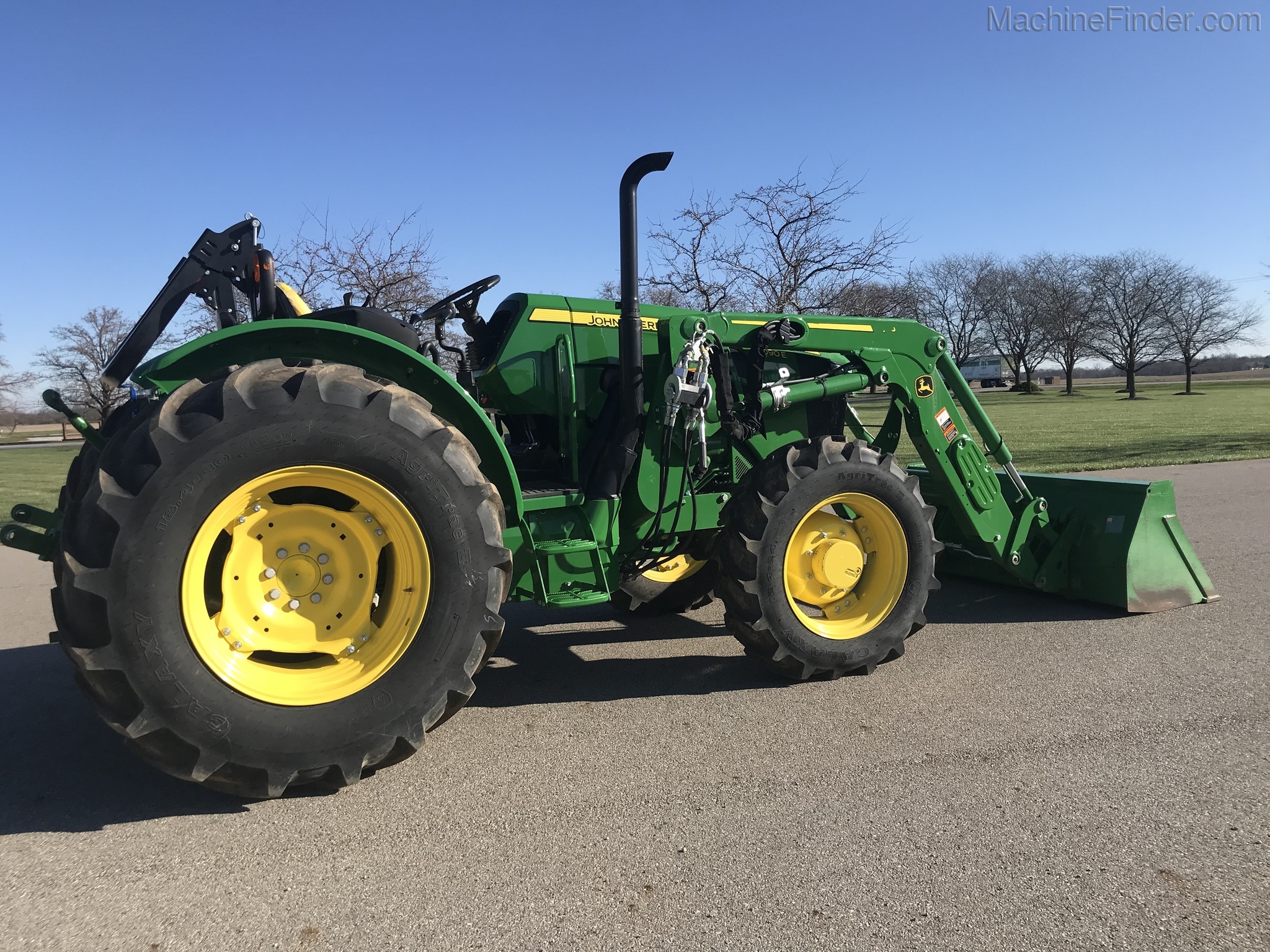 2018 John Deere 5090E Image 2