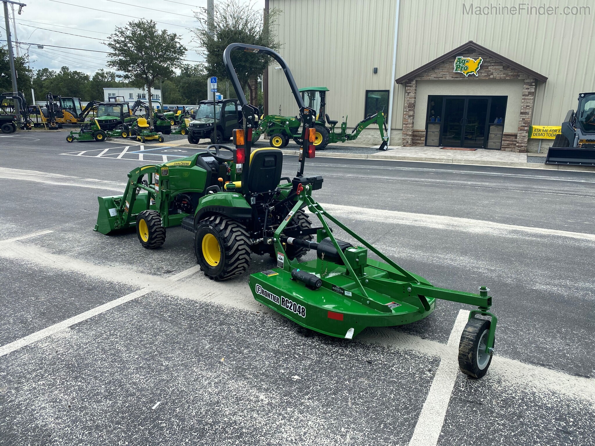 2020 John Deere 1023E Image 2