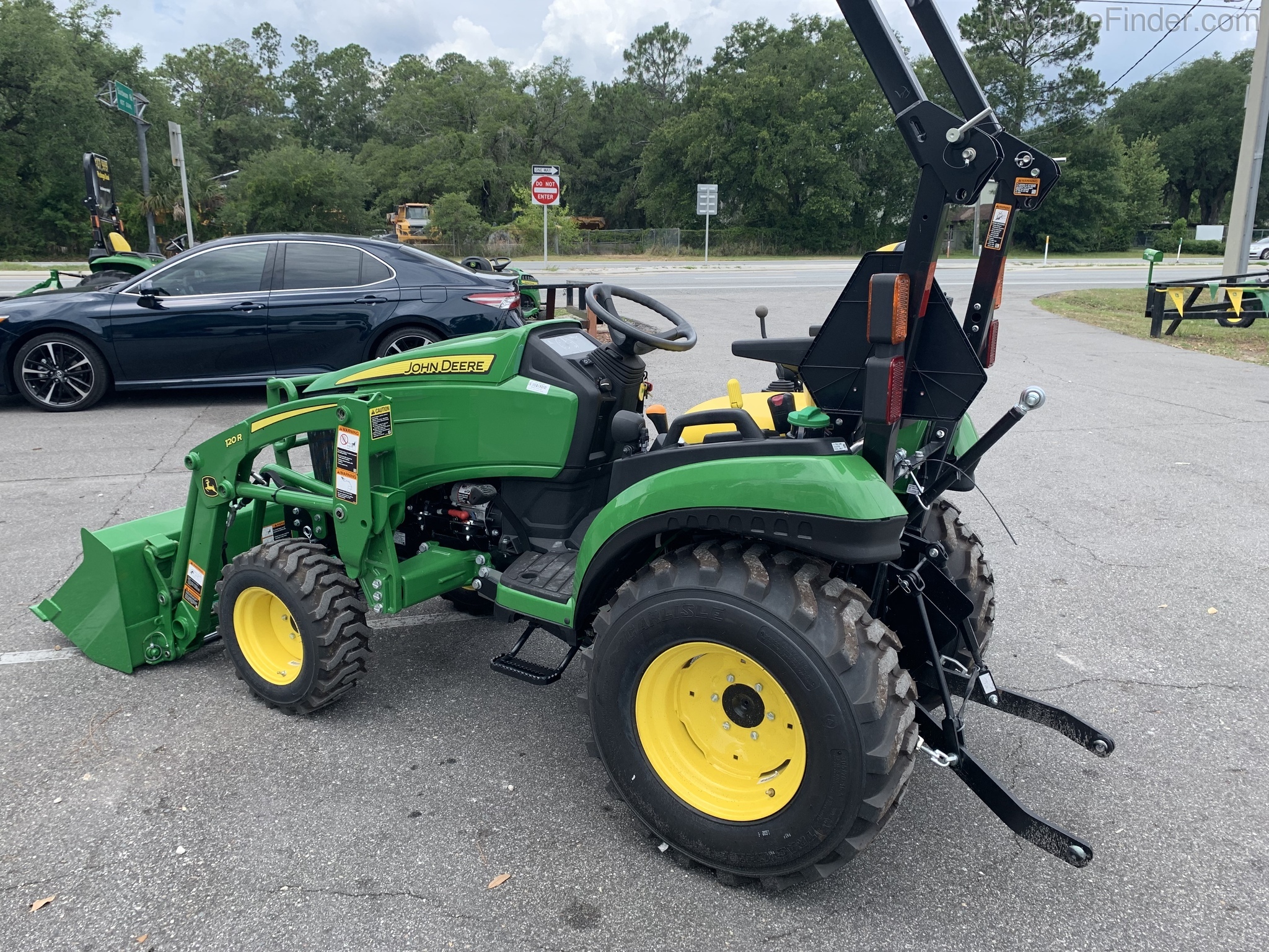 2020 John Deere 2025R Image 4