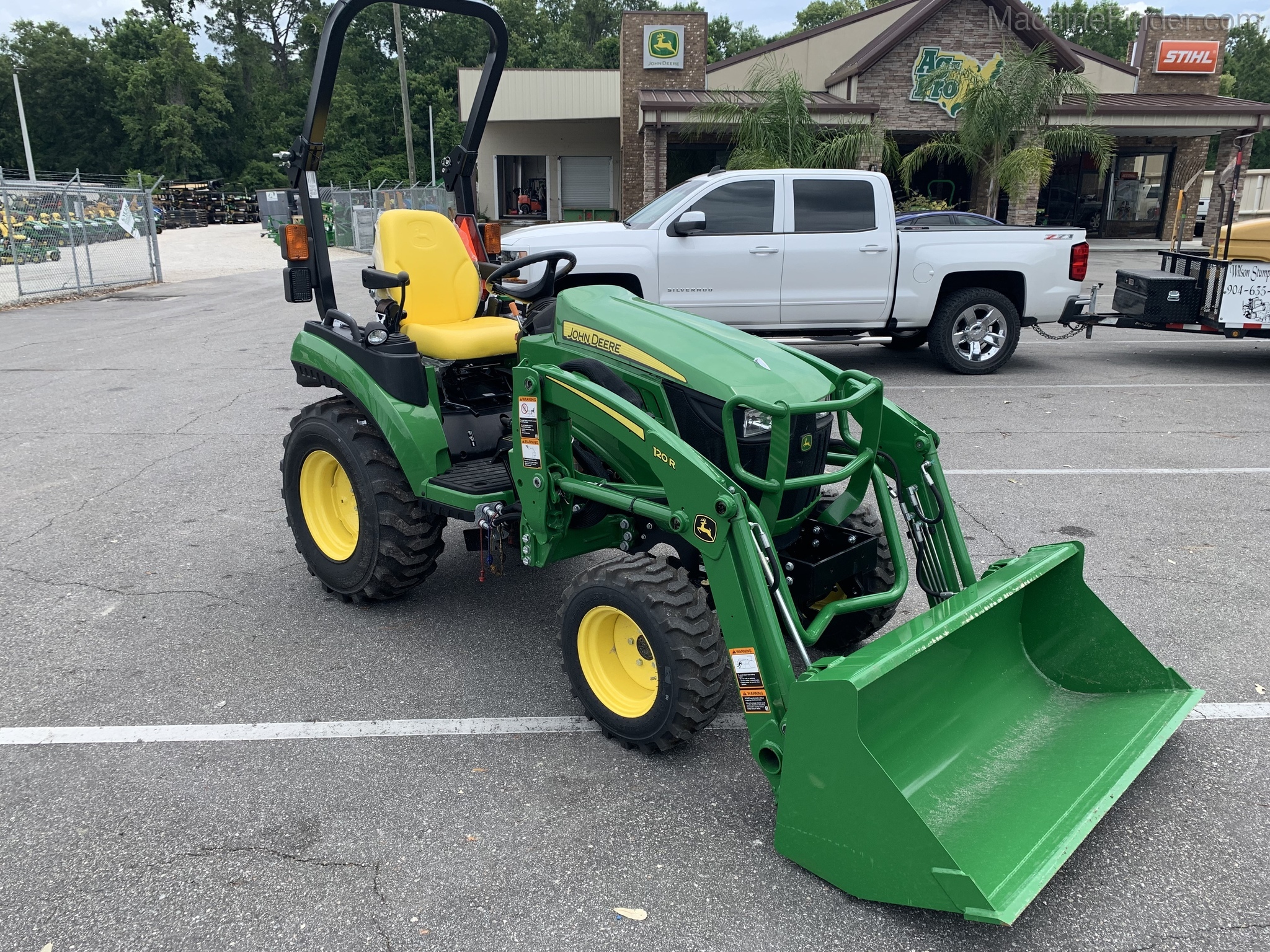 2020 John Deere 2025R Image 5