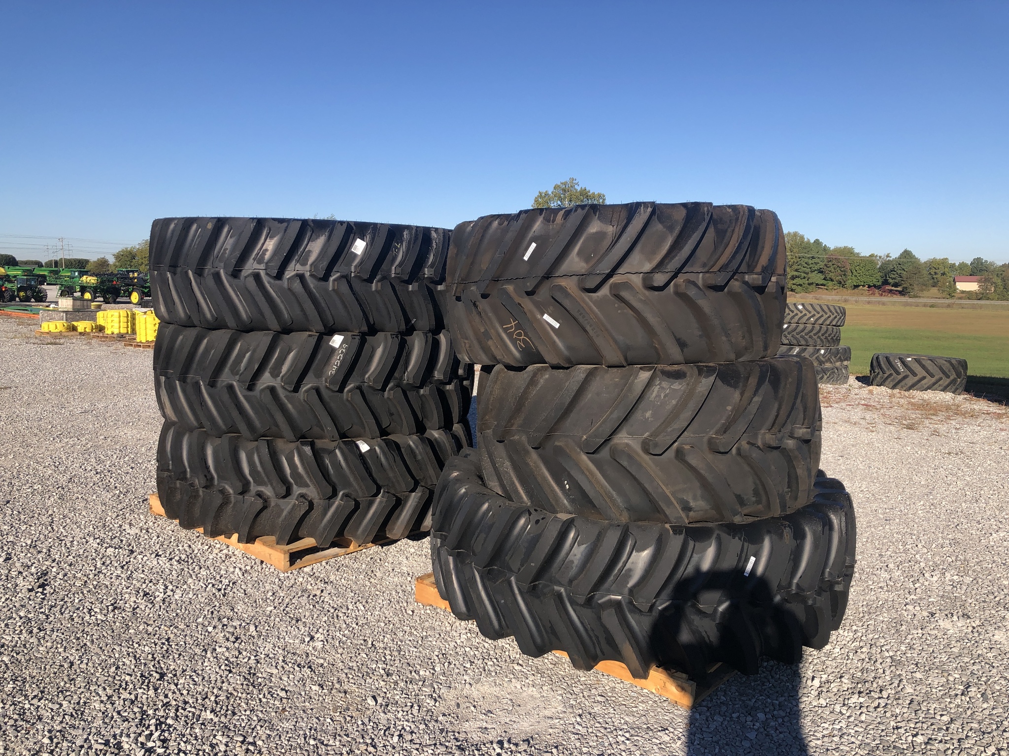 Firestone 4-650/85R38-2-750/65R26