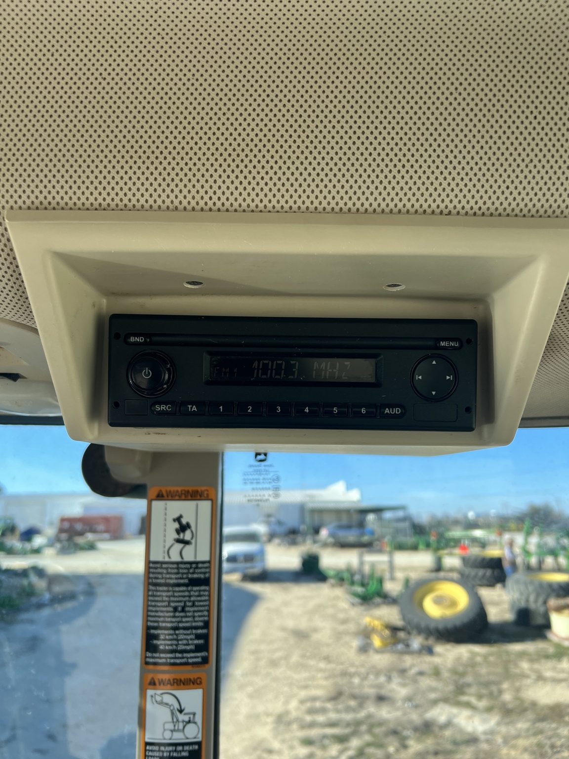 2019 John Deere 6195M Image 5