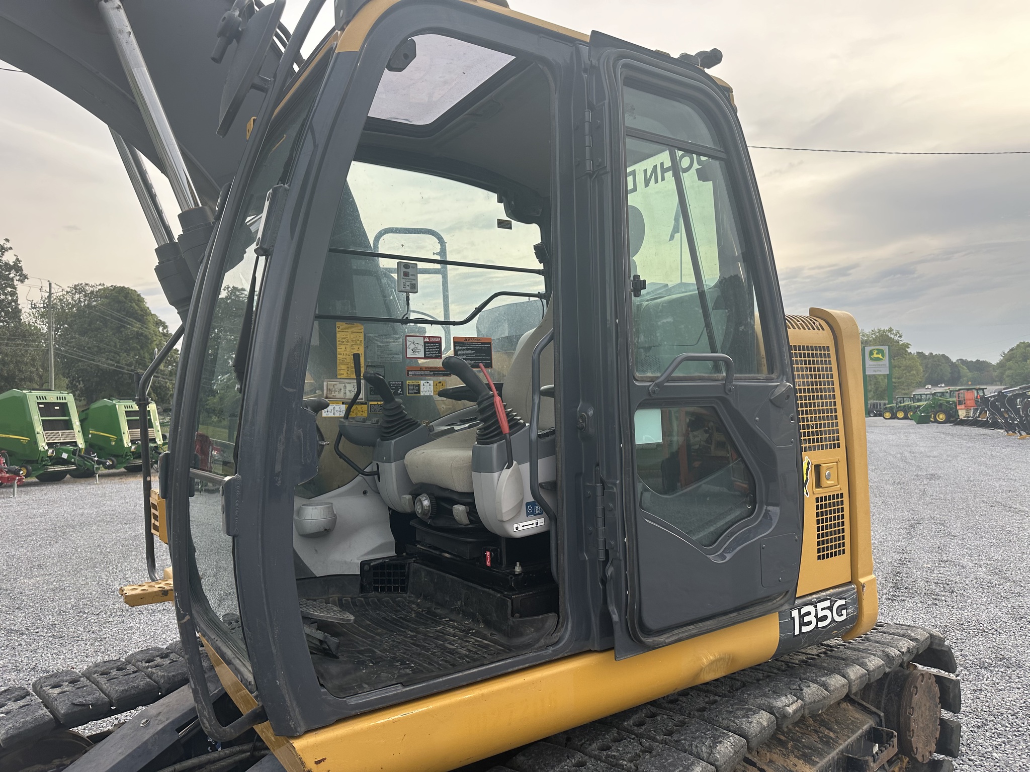 2019 John Deere 135G Image 6