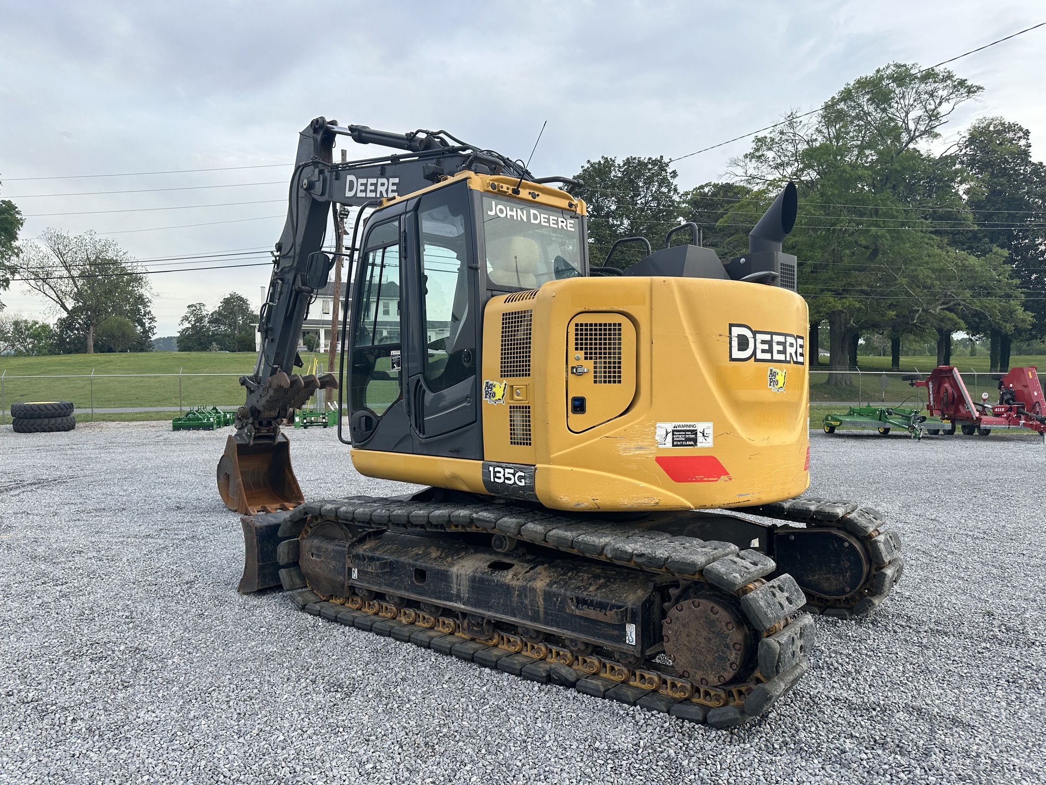 2019 John Deere 135G Image 5