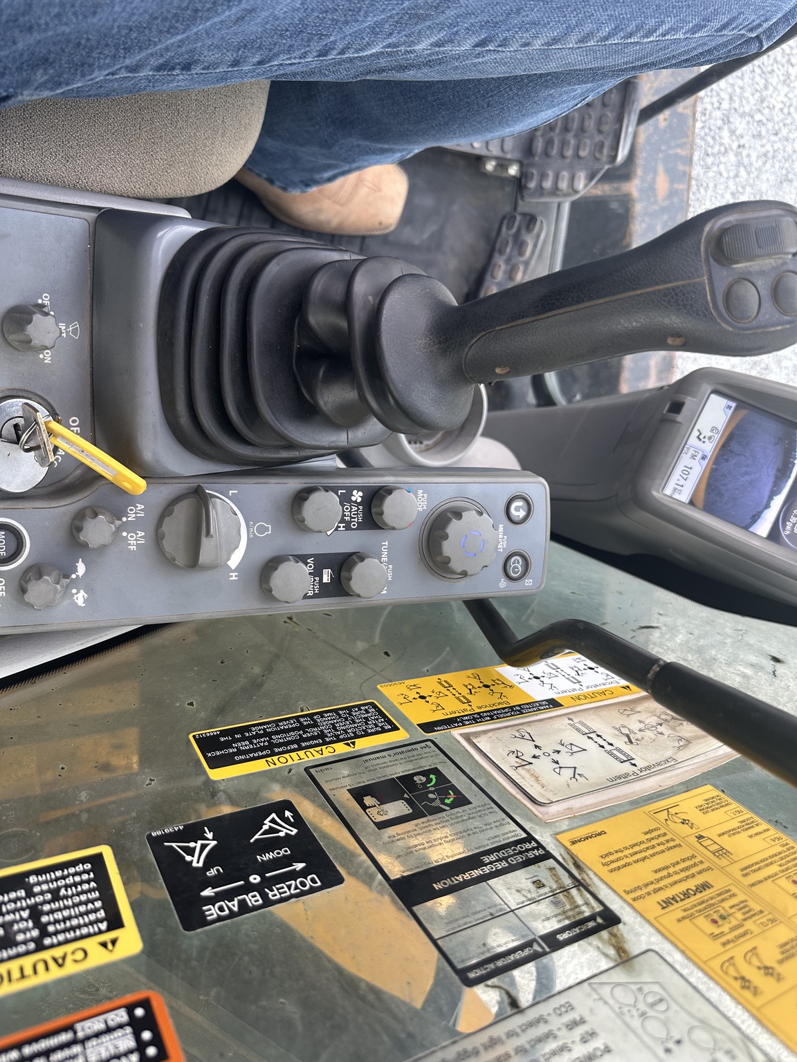 2019 John Deere 135G Image 12