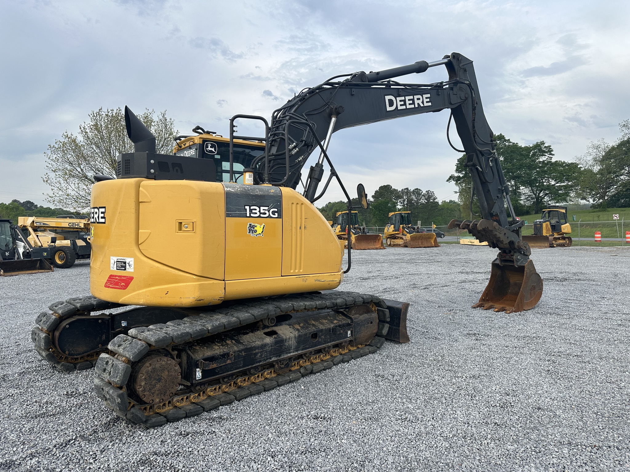 2019 John Deere 135G Image 2