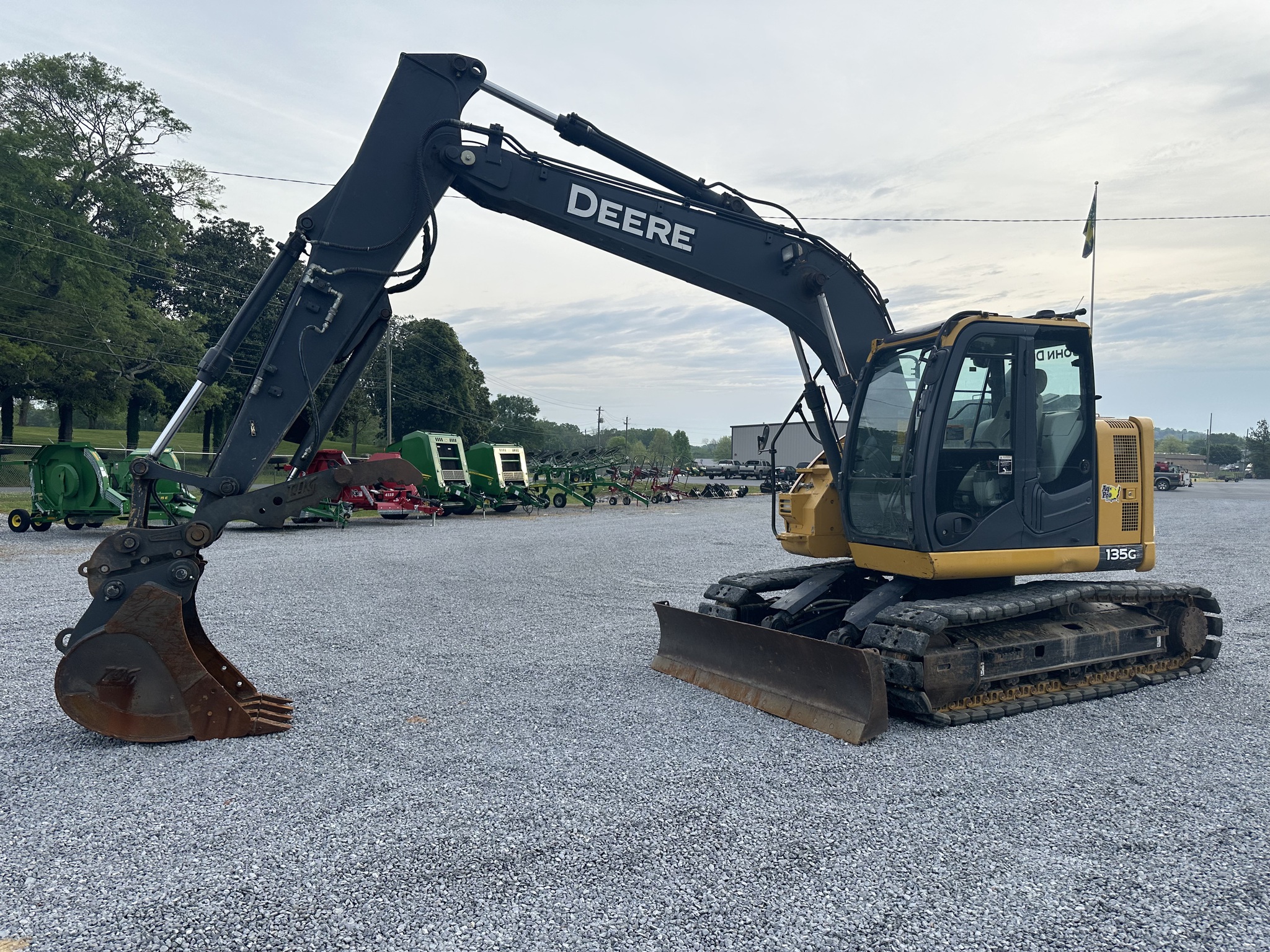 2019 John Deere 135G Image 1