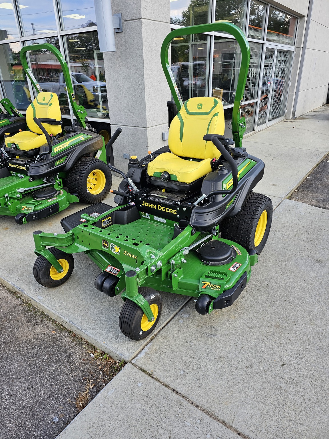 2025 John Deere Z920M Image 1