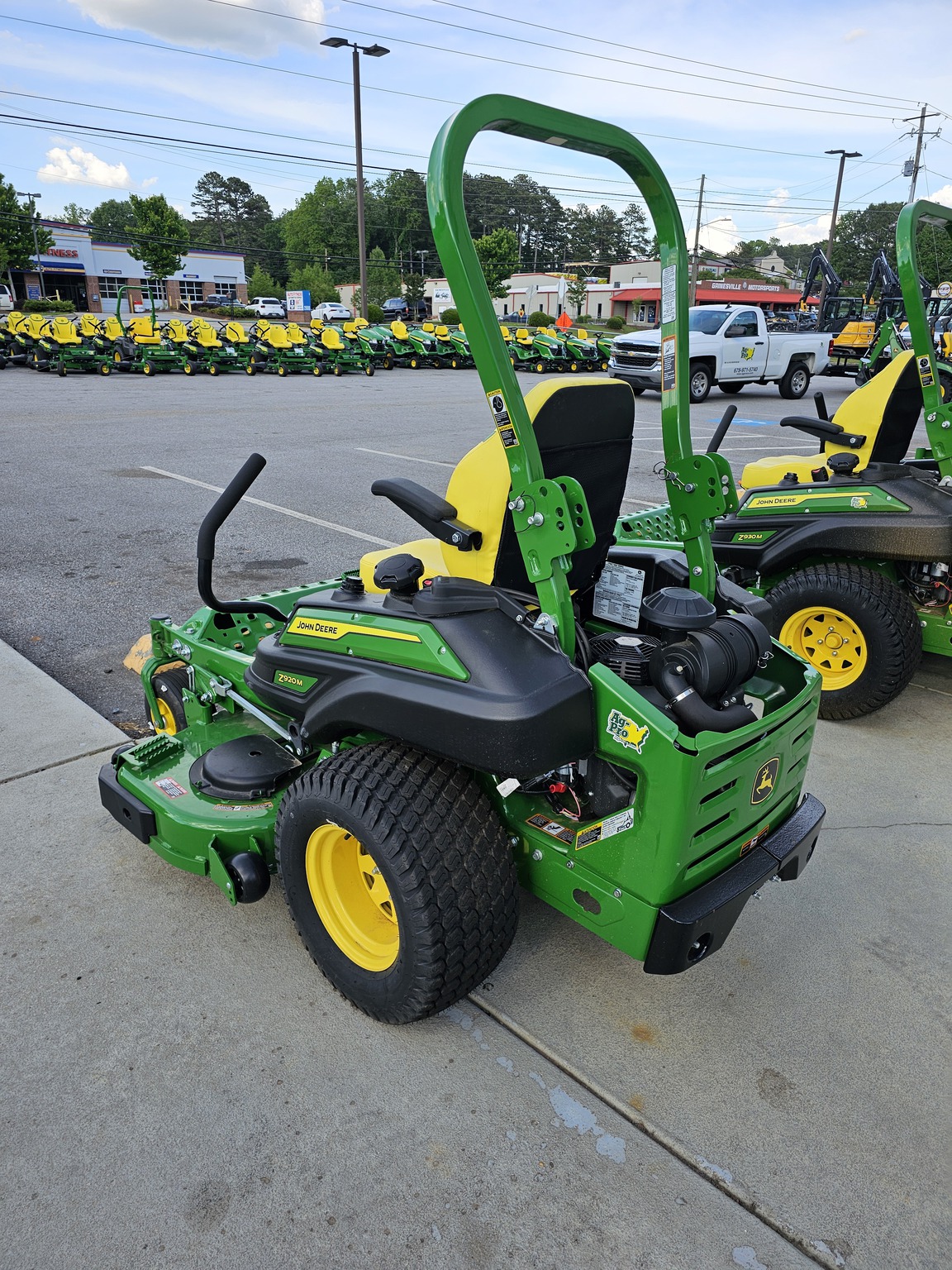 2025 John Deere Z920M Image 4