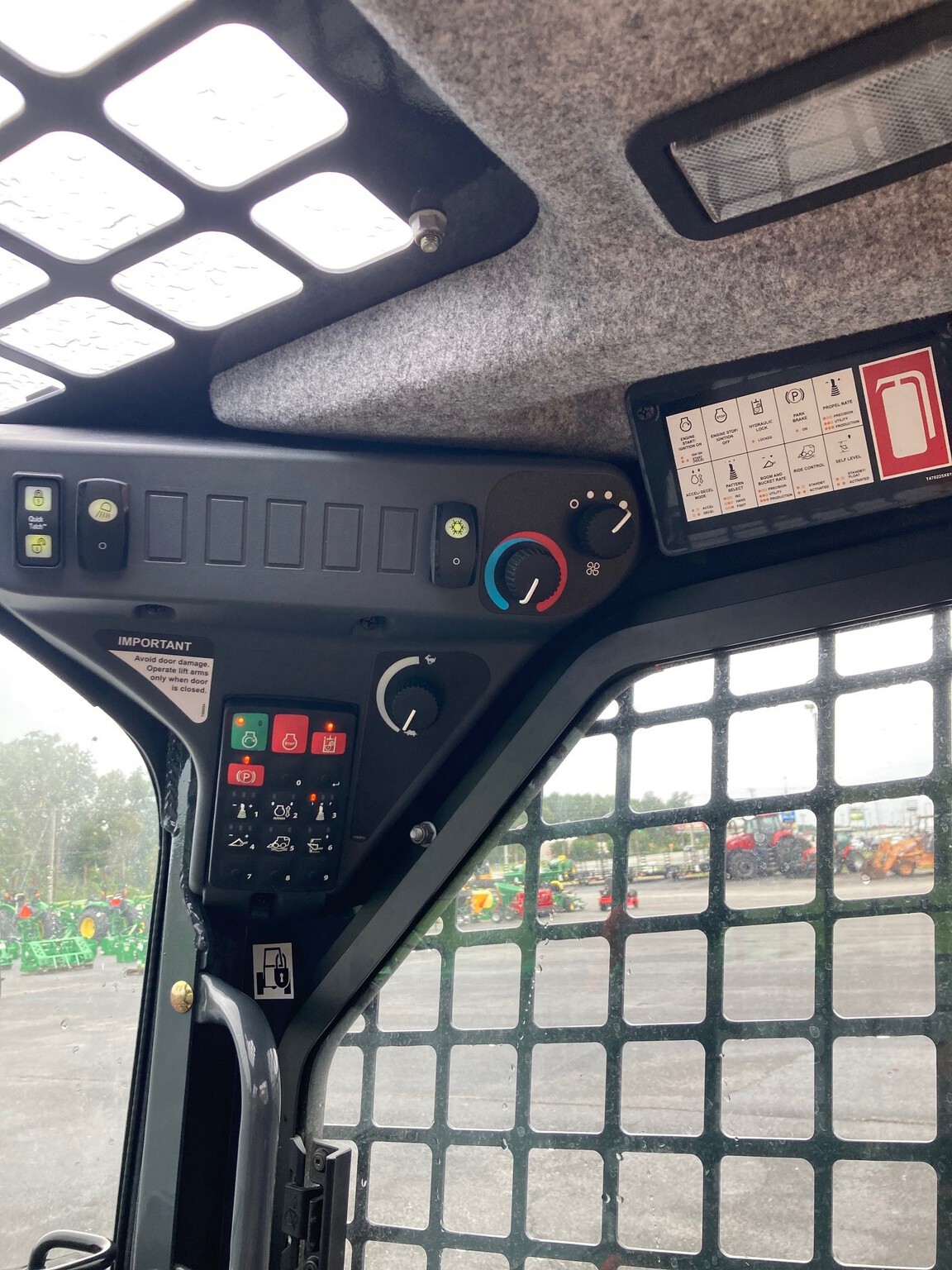 2025 John Deere 318G Image 7
