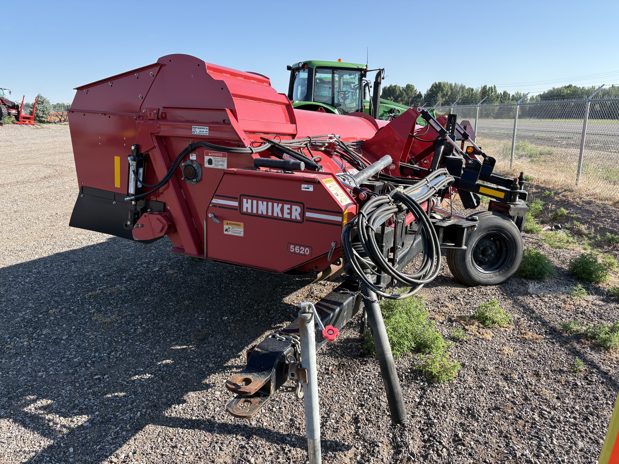 2021 Hiniker 5620 Image 2