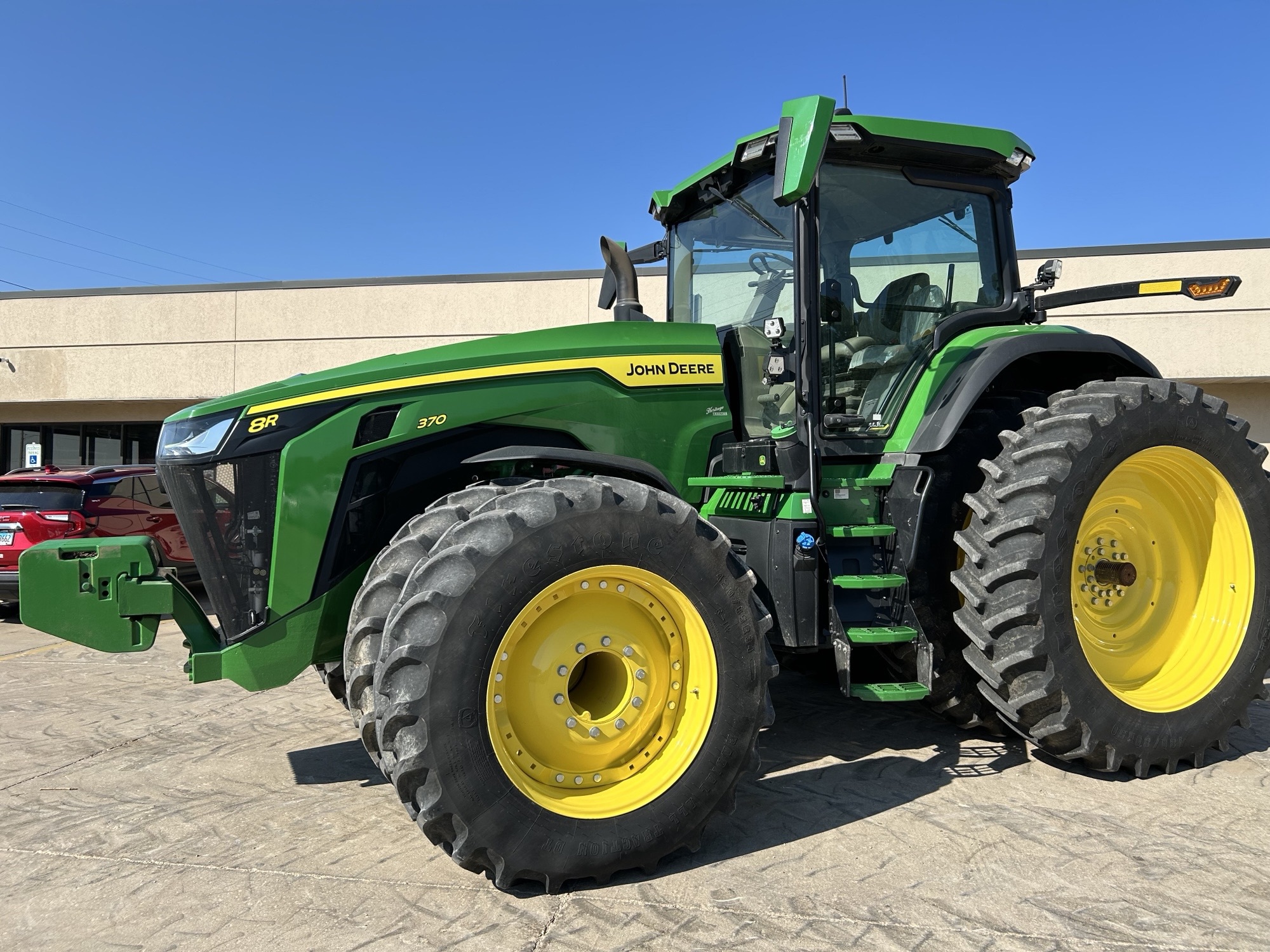  2024 John Deere 8R 370 at Heritage Tractor in Freeport, IL