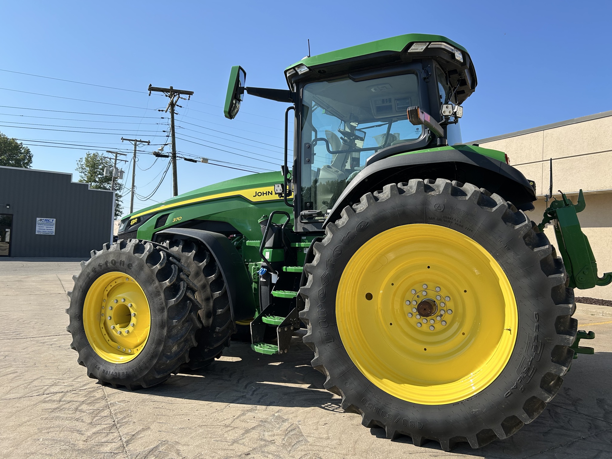  2024 John Deere 8R 370 at Heritage Tractor in Freeport, IL