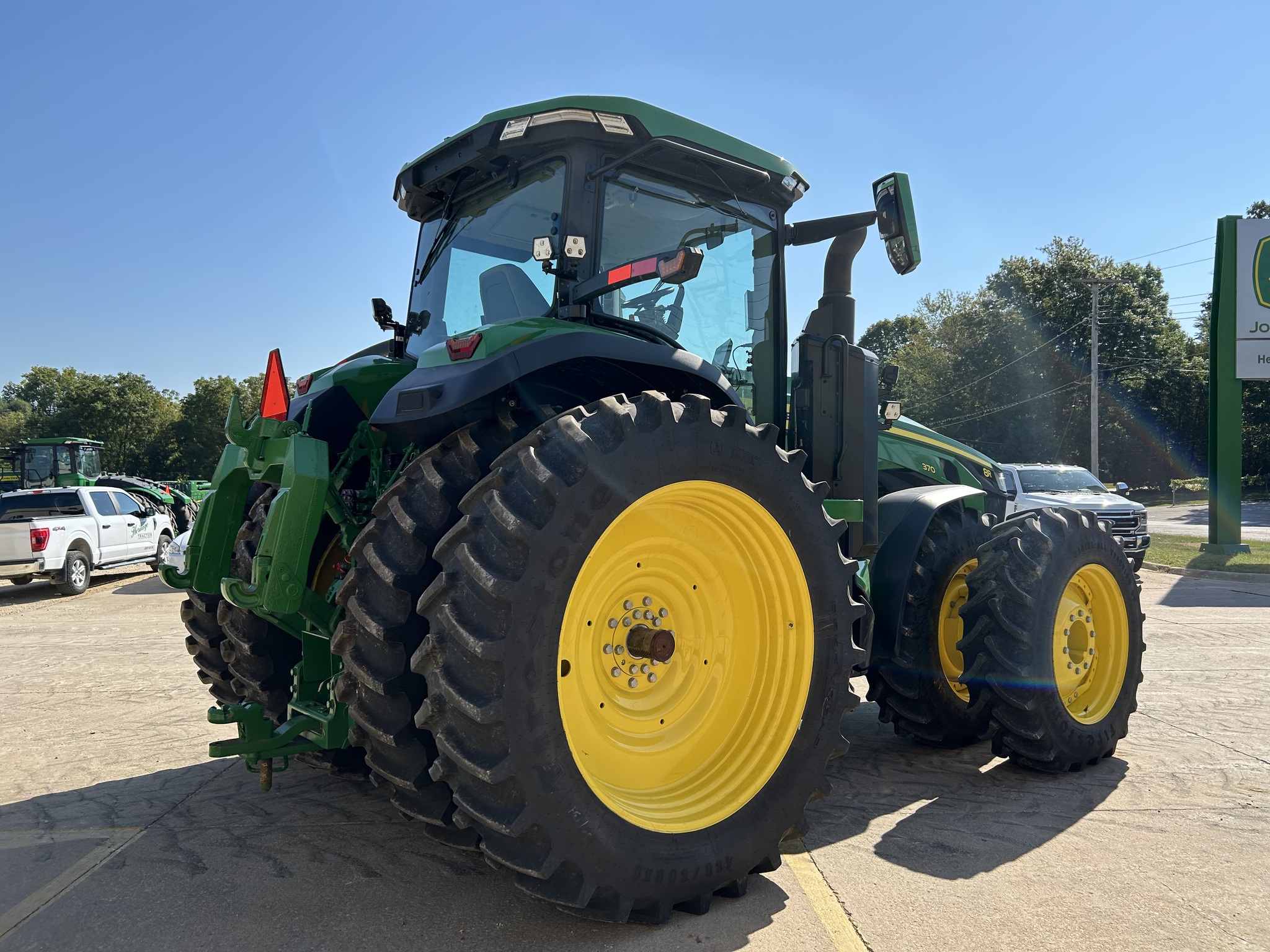  2024 John Deere 8R 370 at Heritage Tractor in Freeport, IL