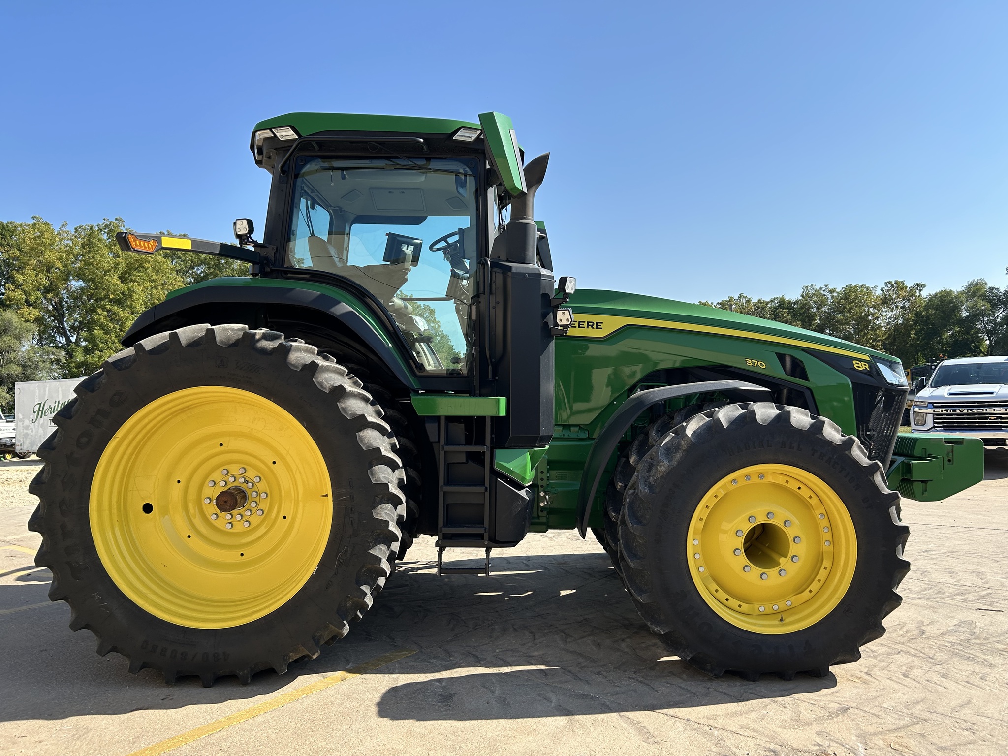  2024 John Deere 8R 370 at Heritage Tractor in Freeport, IL