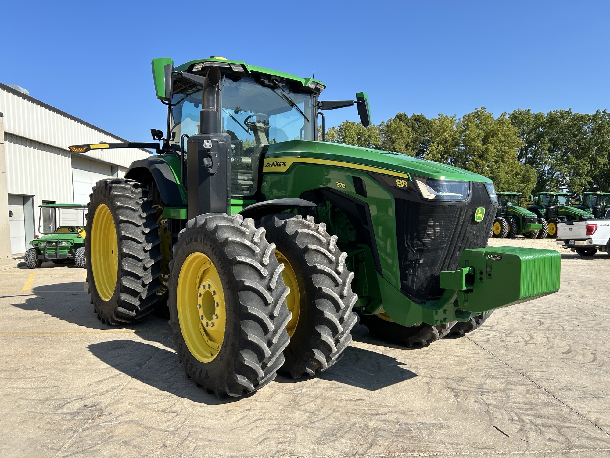  2024 John Deere 8R 370 at Heritage Tractor in Freeport, IL