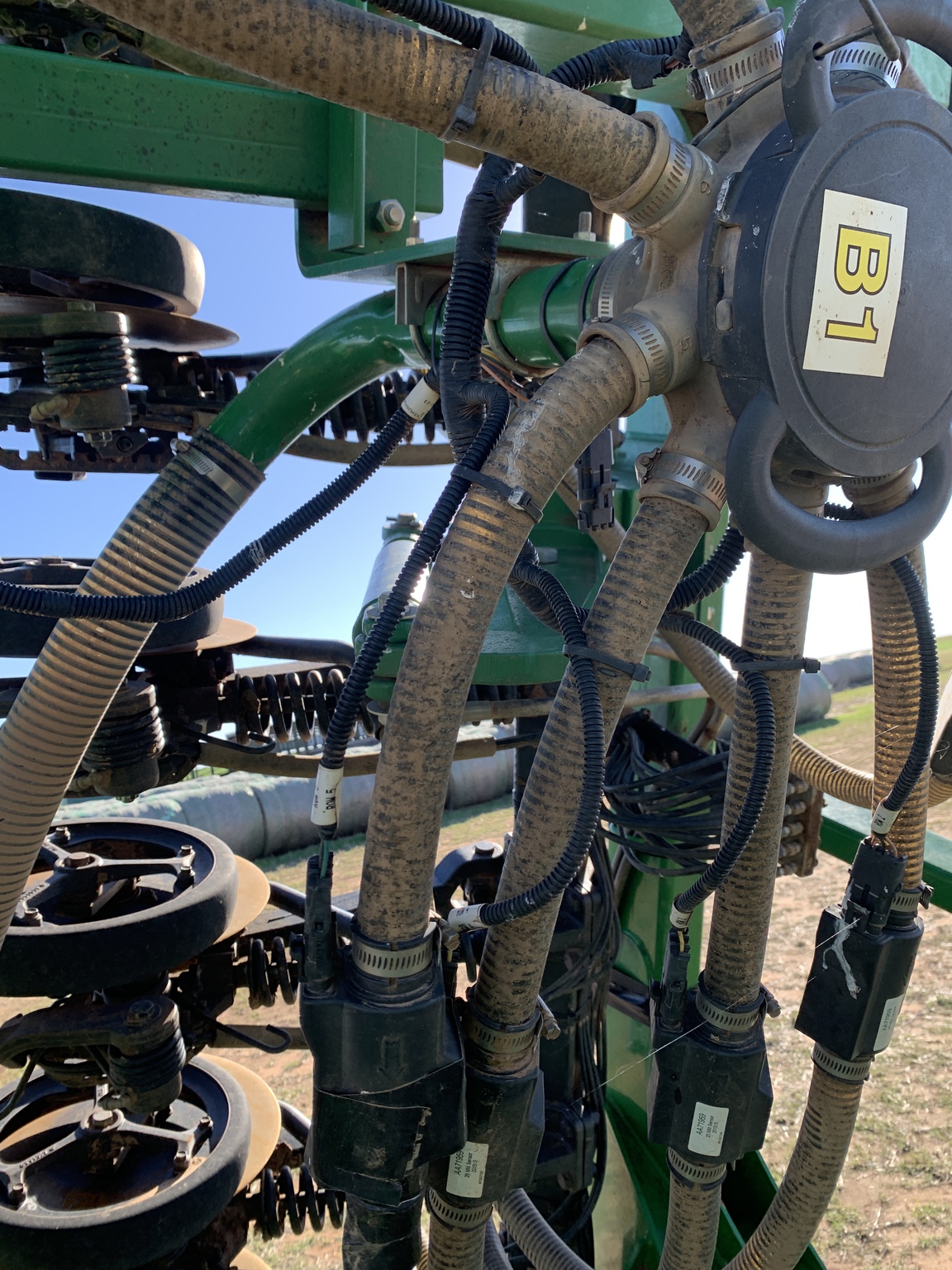 2015 John Deere 1890 Image 28