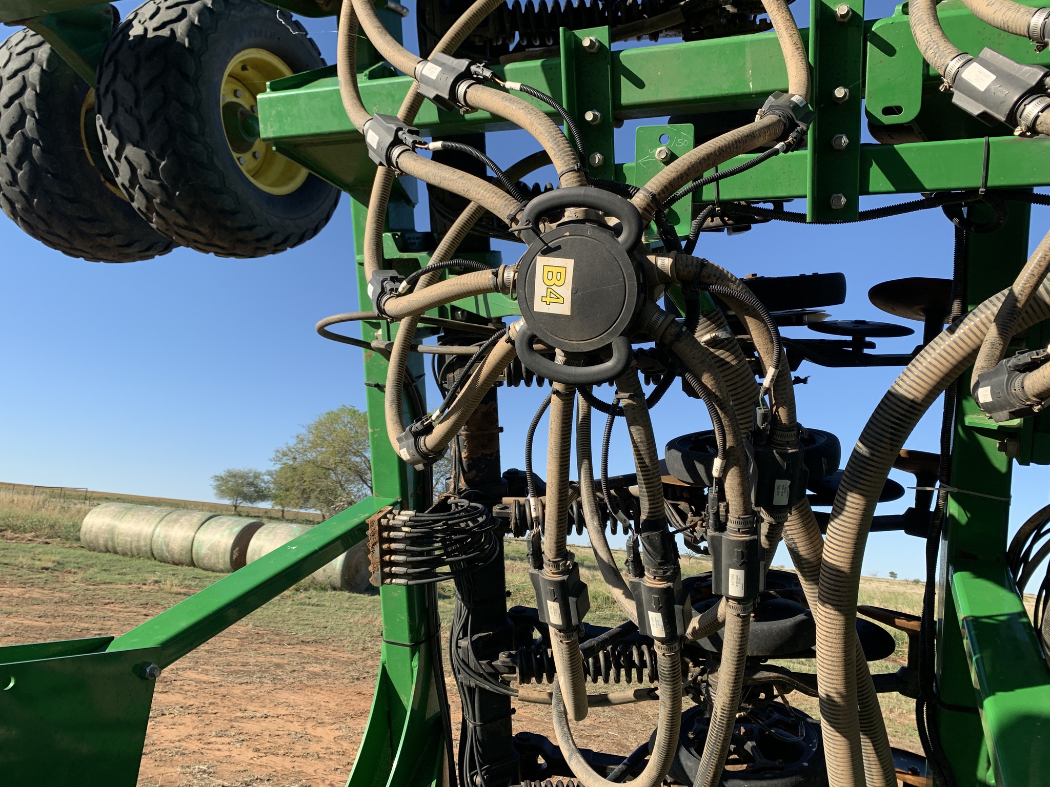 2015 John Deere 1890 Image 26