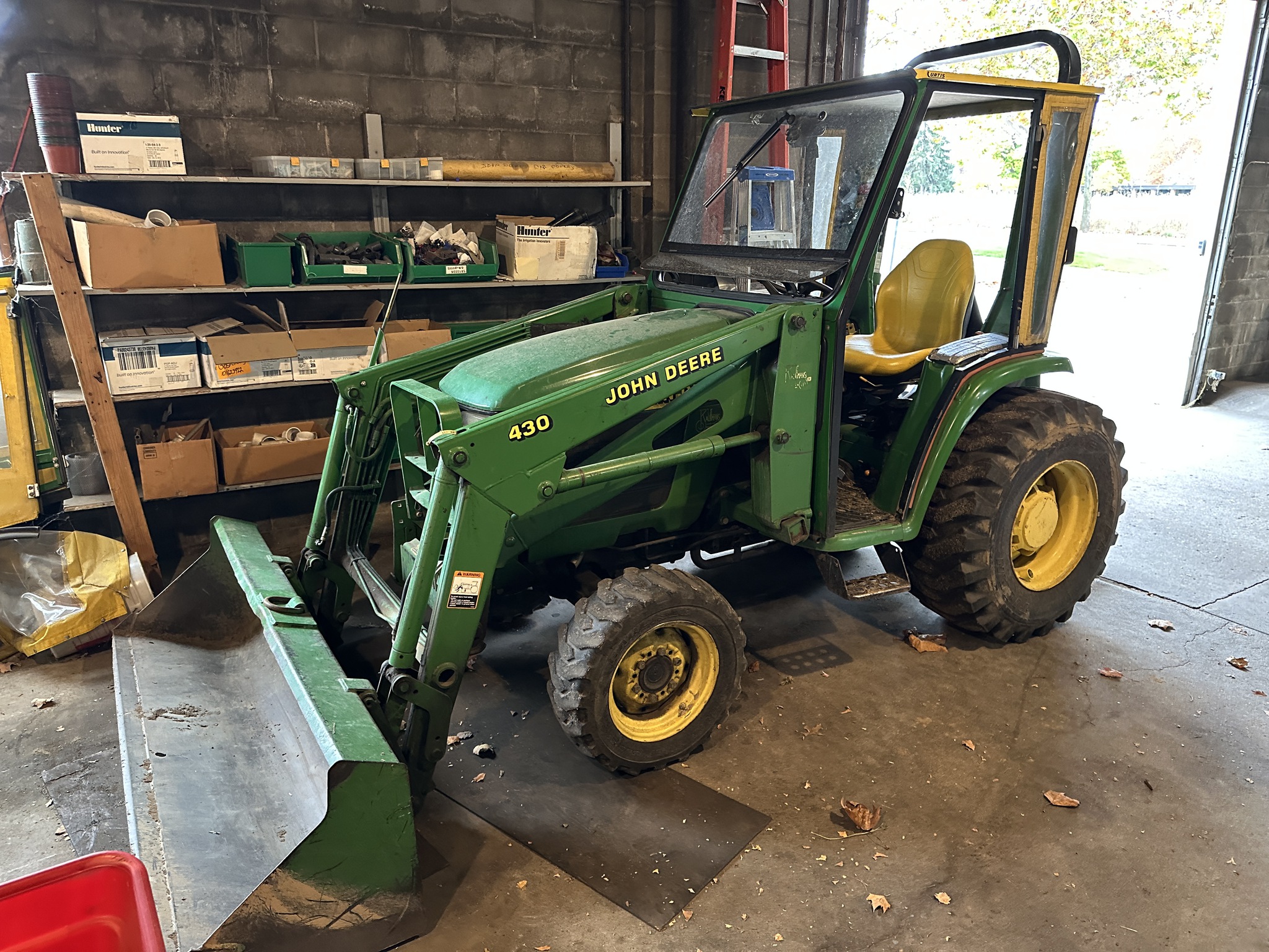 2000 John Deere 4300 Image 1