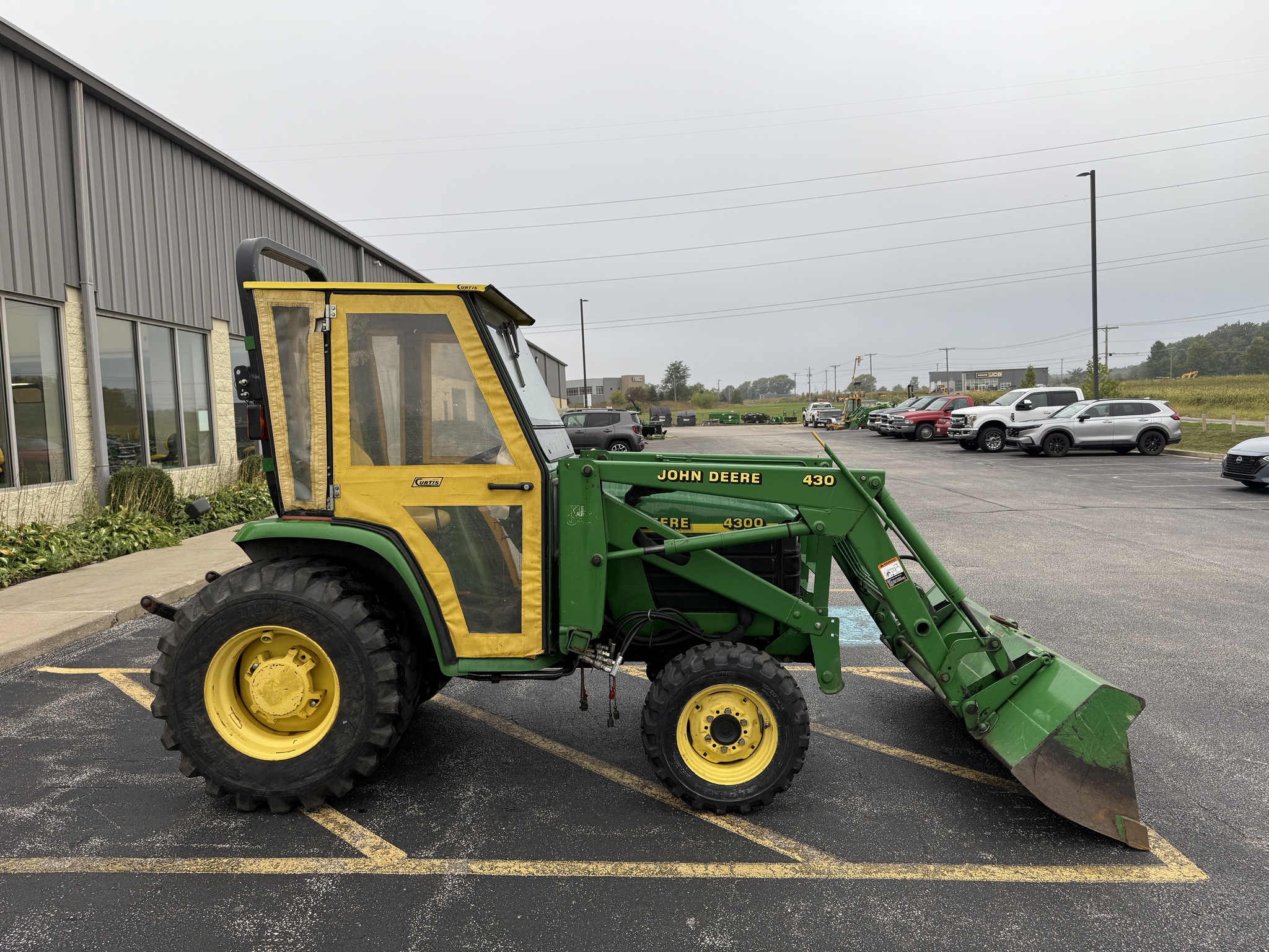 2000 John Deere 4300 Image 2