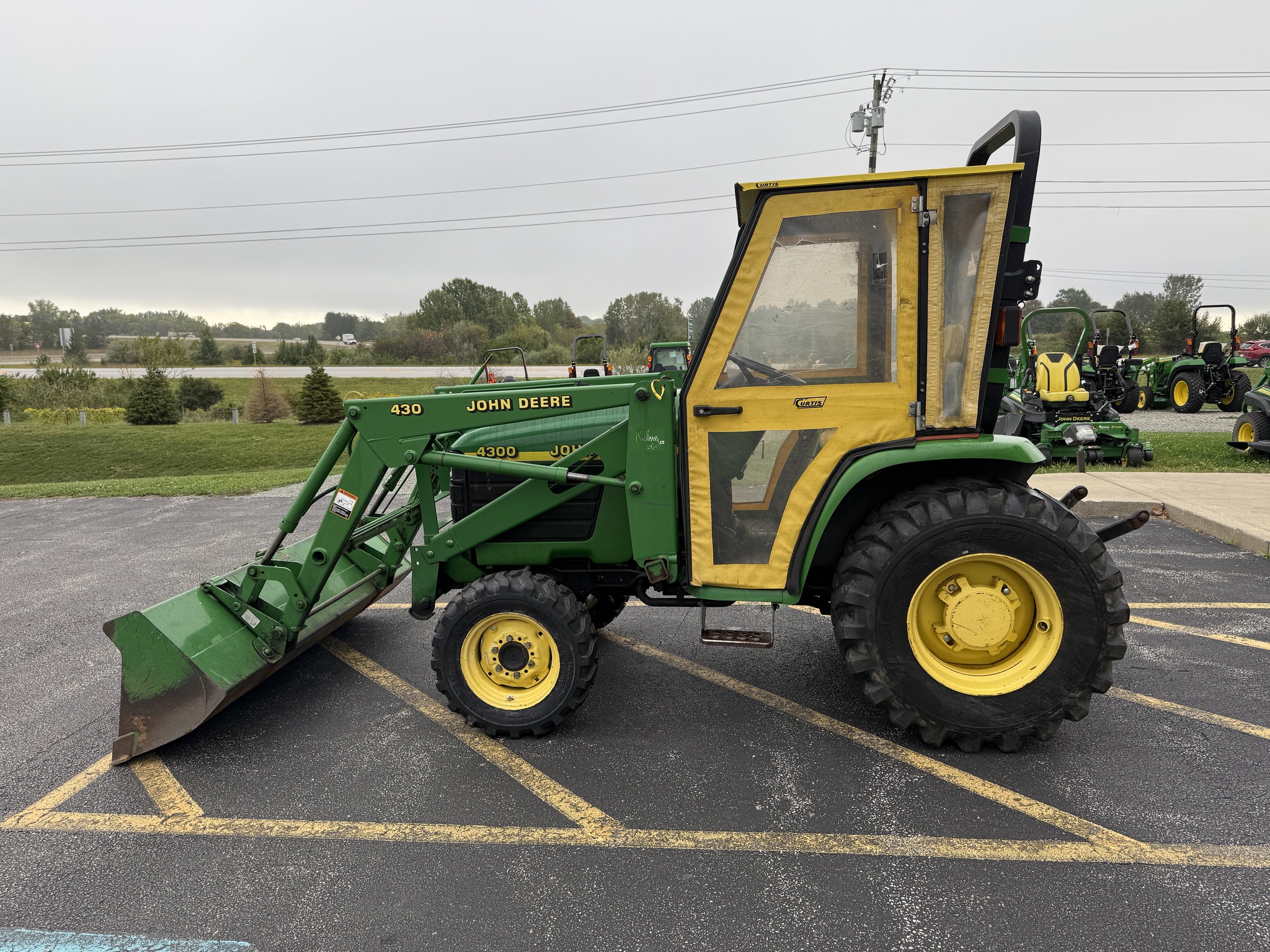 2000 John Deere 4300 Image 6