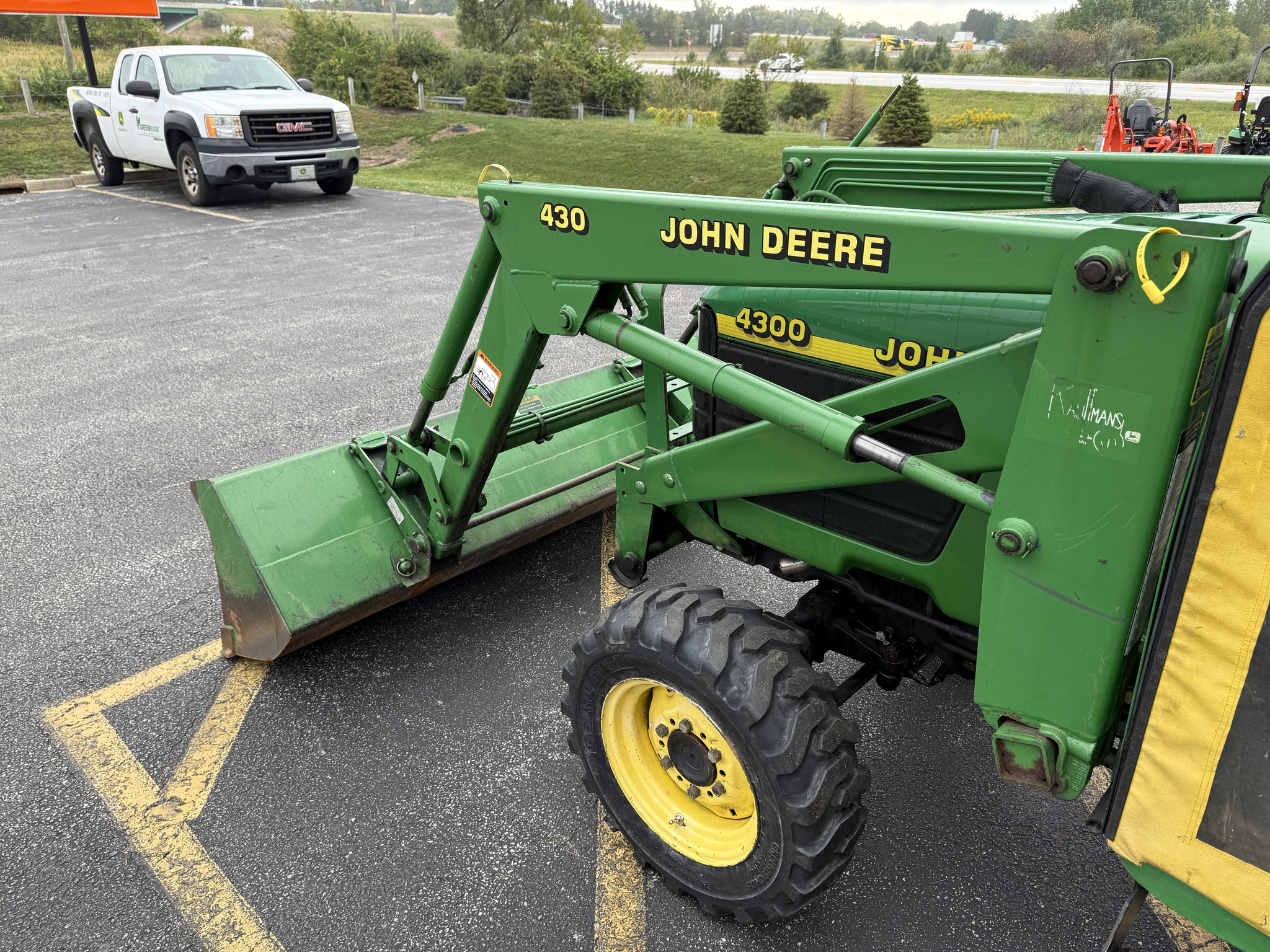 2000 John Deere 4300 Image 9