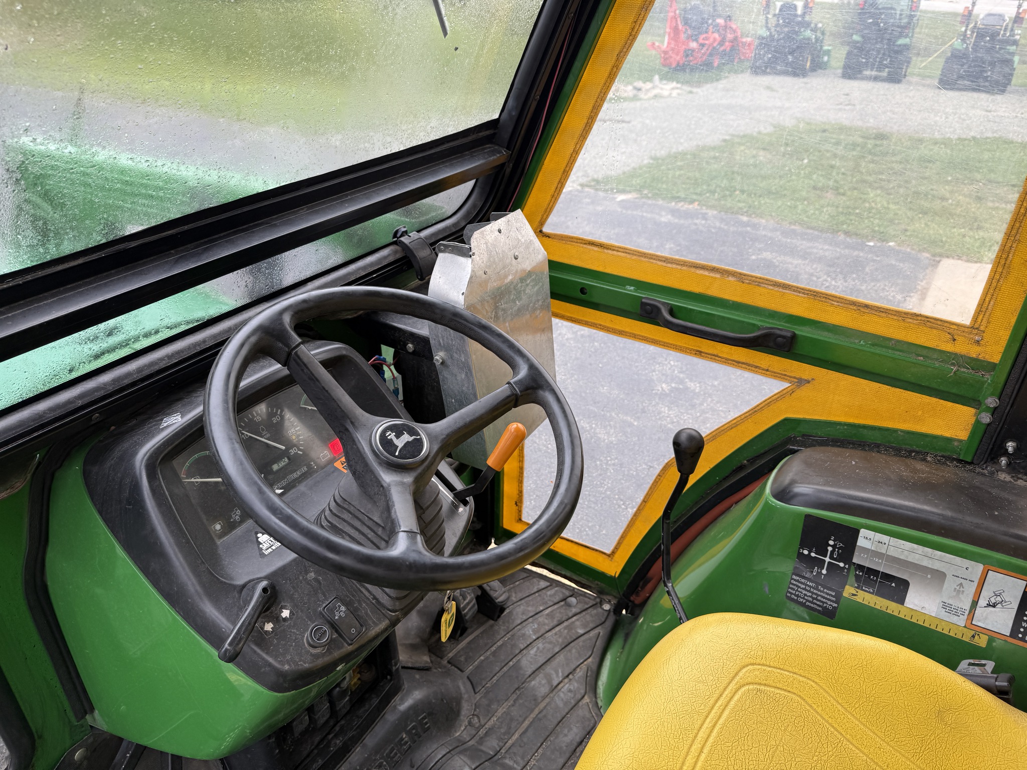 2000 John Deere 4300 Image 12