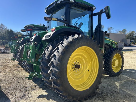 2023 John Deere 8R 230 Photo 3