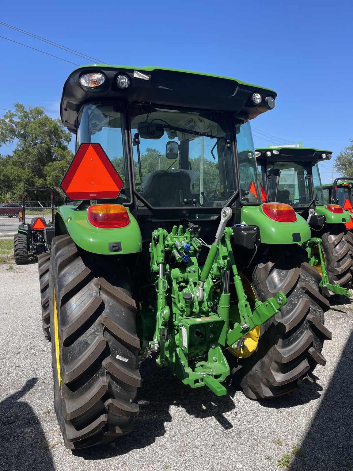 2025 John Deere 5105M Image 5