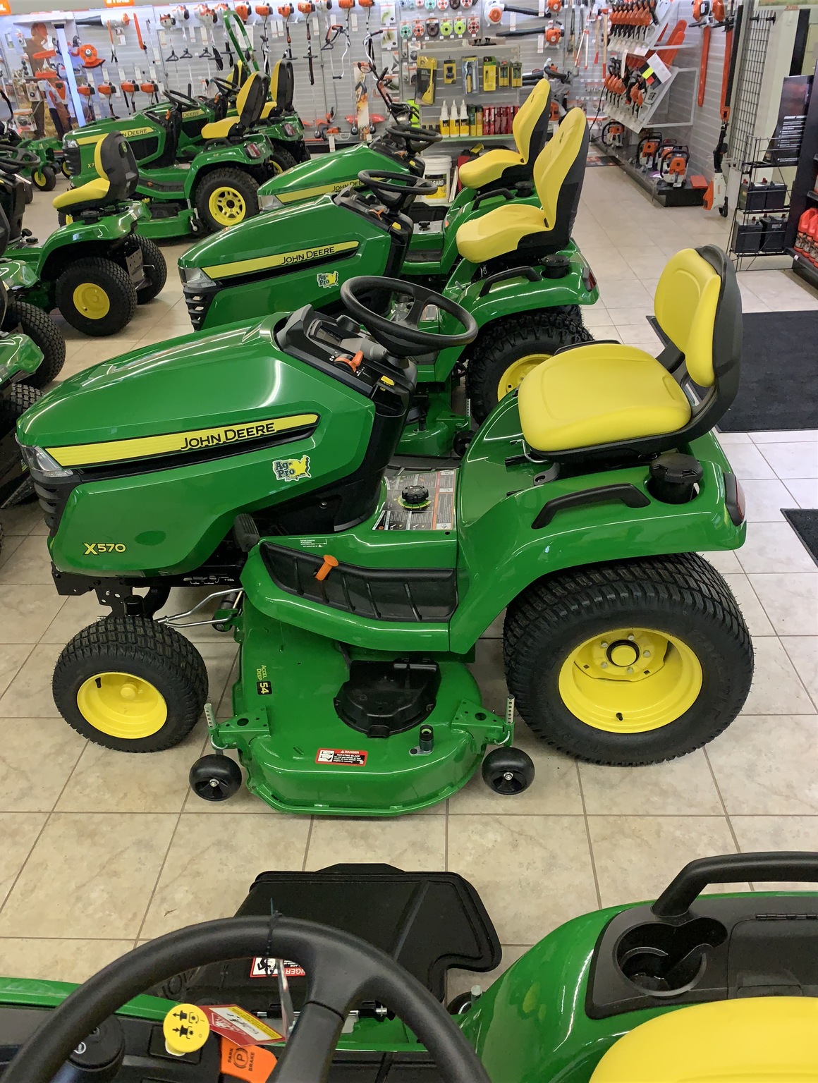 2025 John Deere x570 Image 5