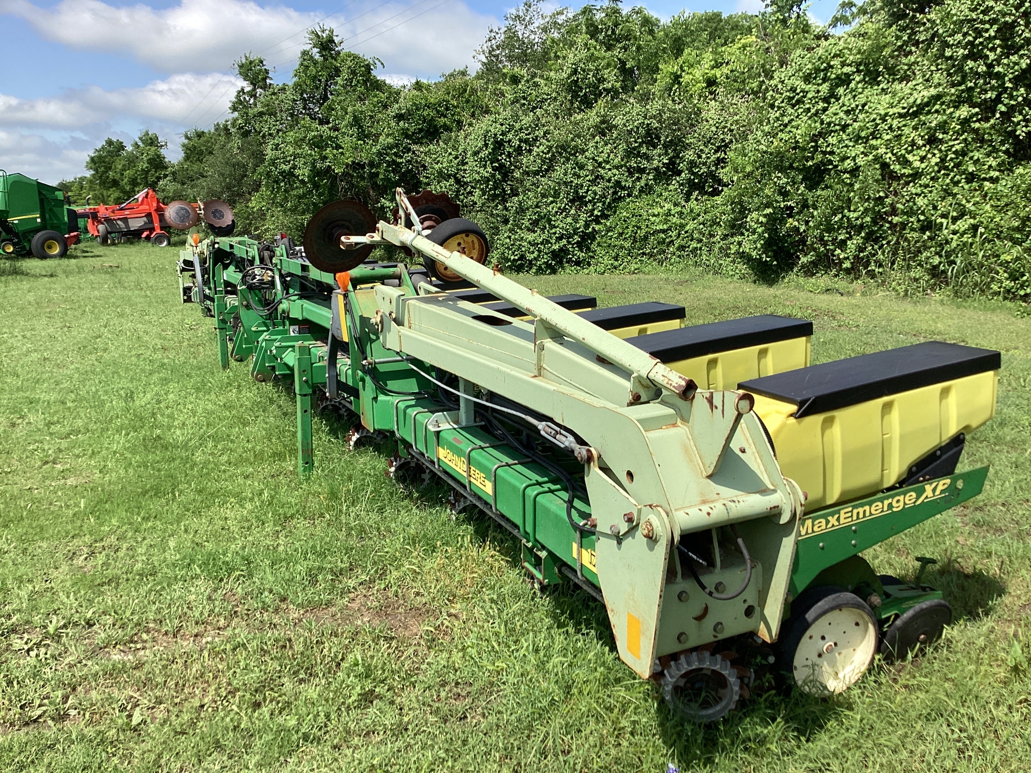 2004 John Deere 1720 Image 2