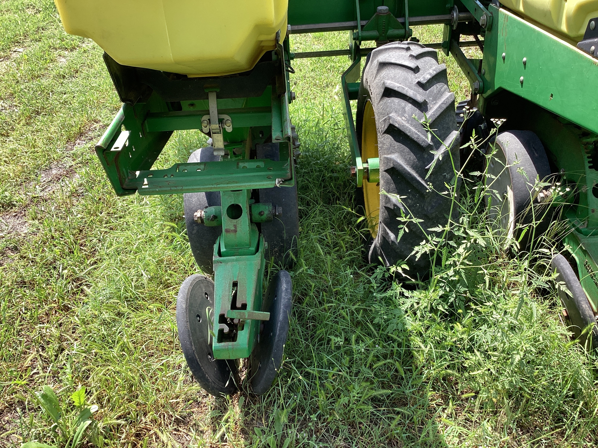 2004 John Deere 1720 Image 13