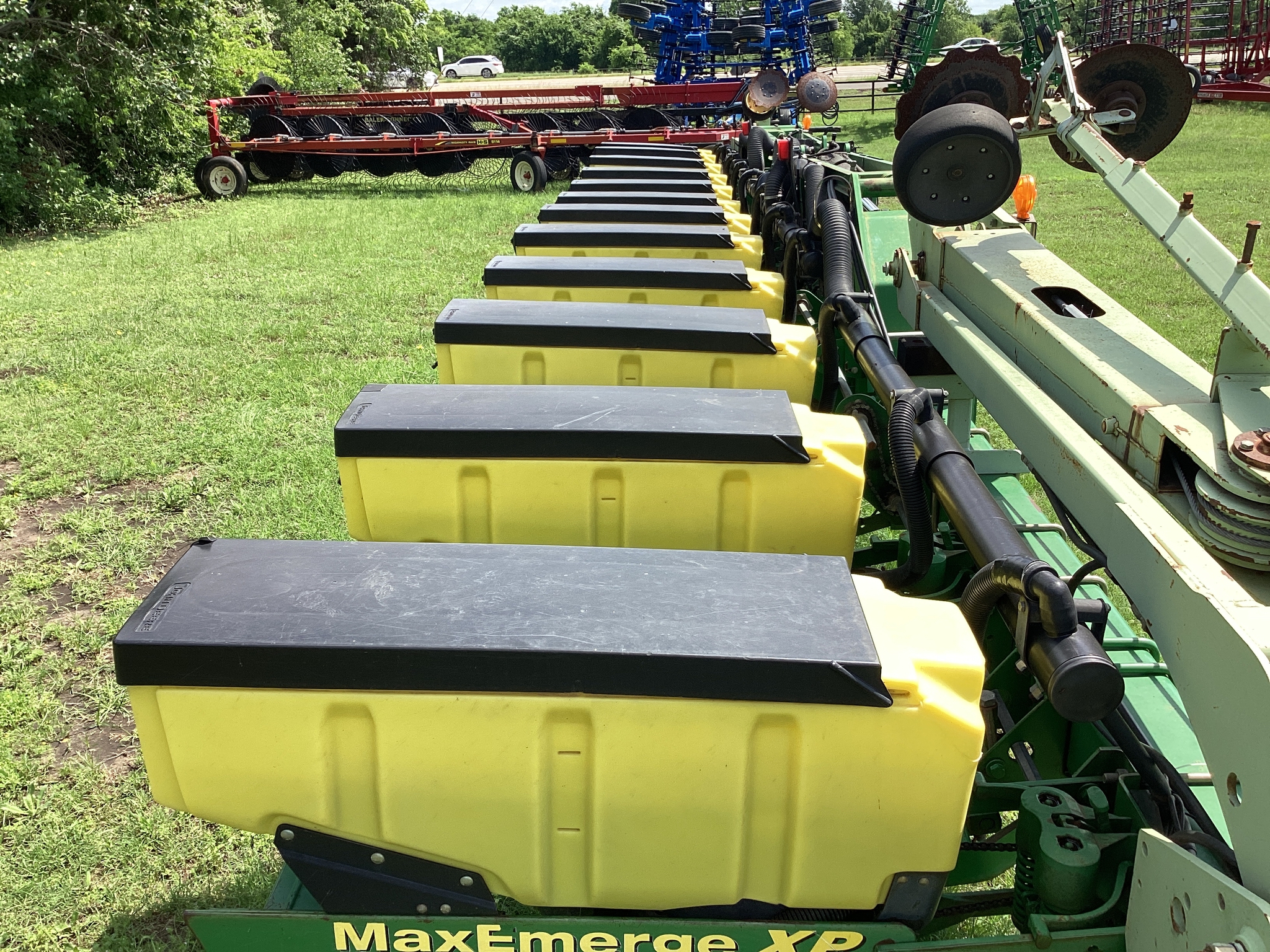 2004 John Deere 1720 Image 12