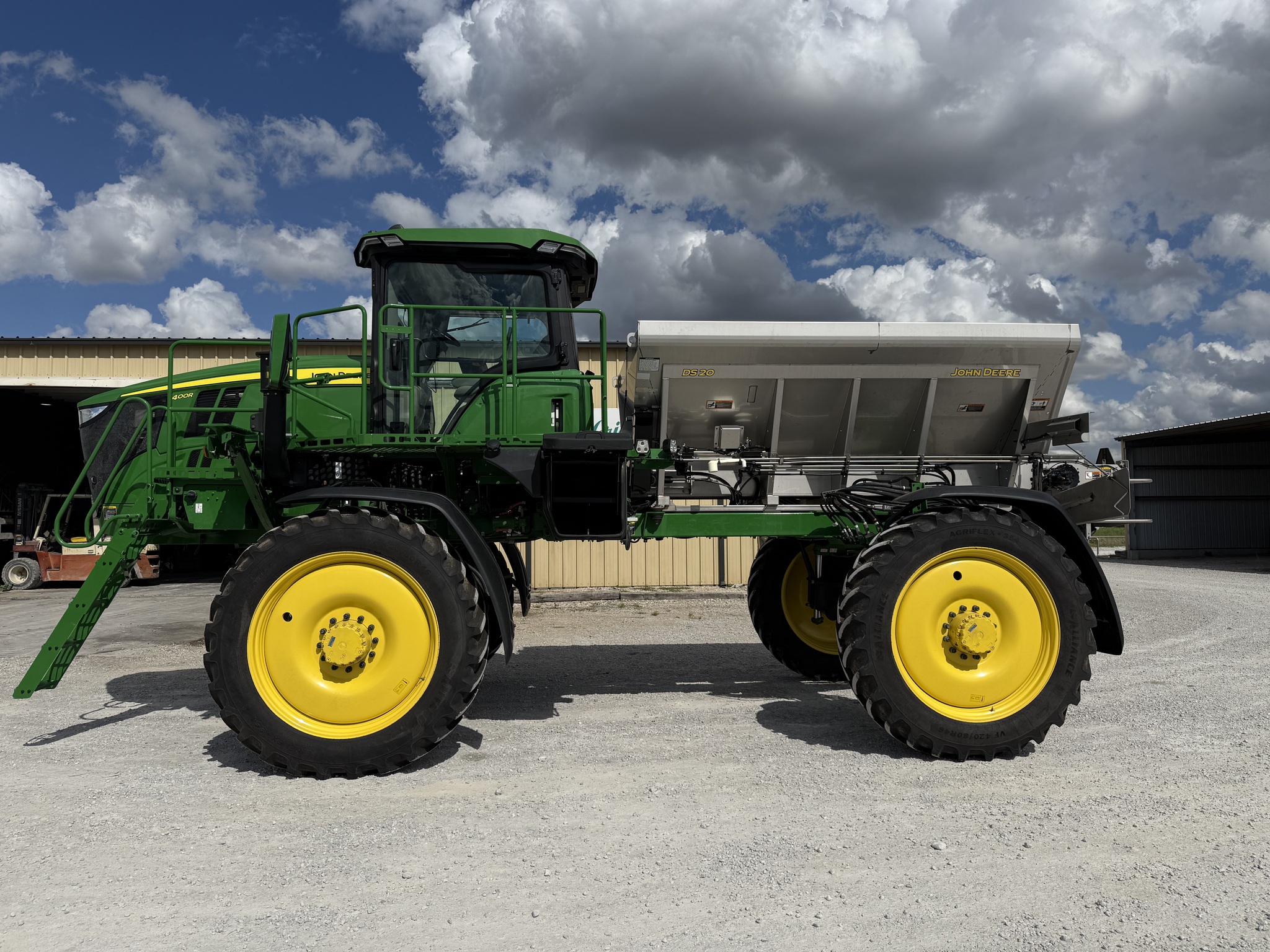  2025 John Deere 400R at Heritage Tractor in Nevada, MO