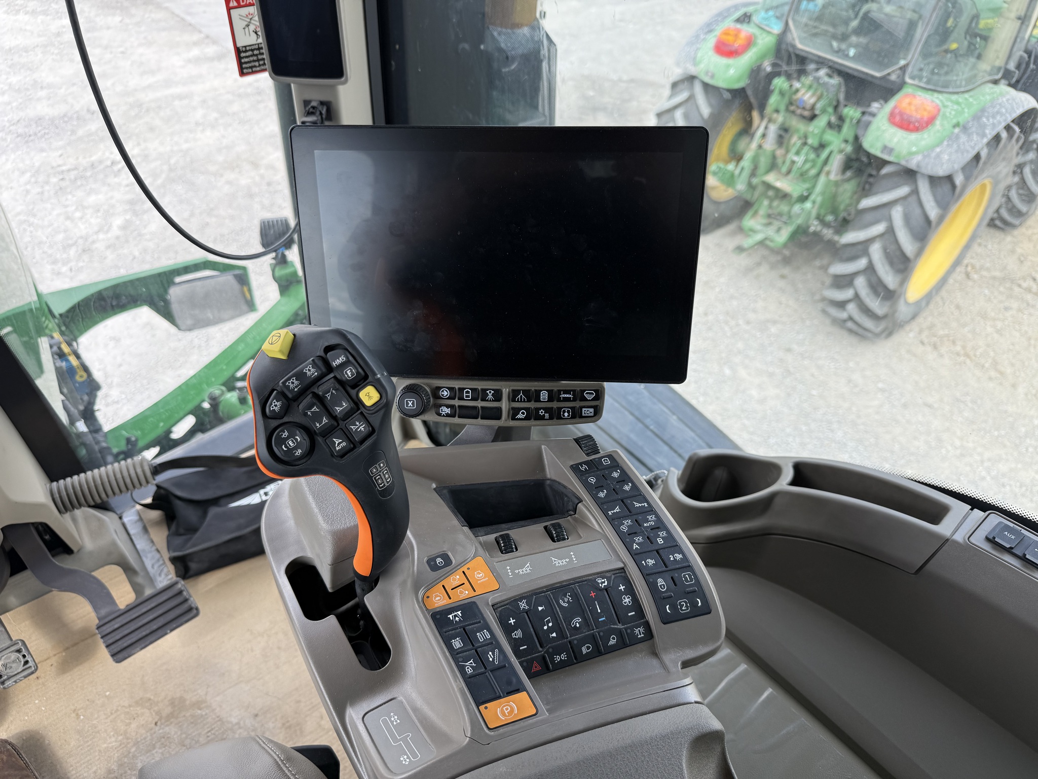  2025 John Deere 400R at Heritage Tractor in Nevada, MO