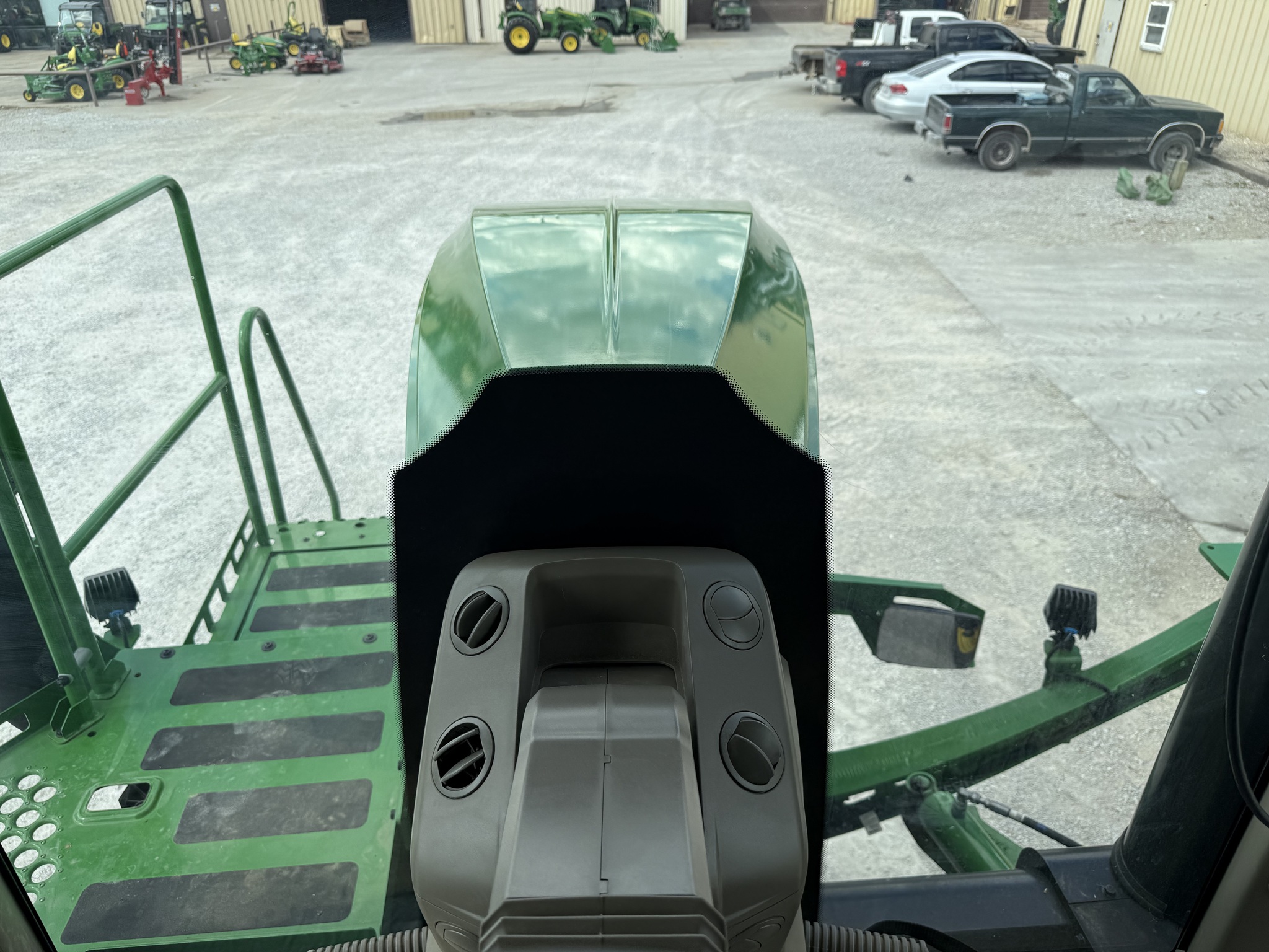  2025 John Deere 400R at Heritage Tractor in Nevada, MO