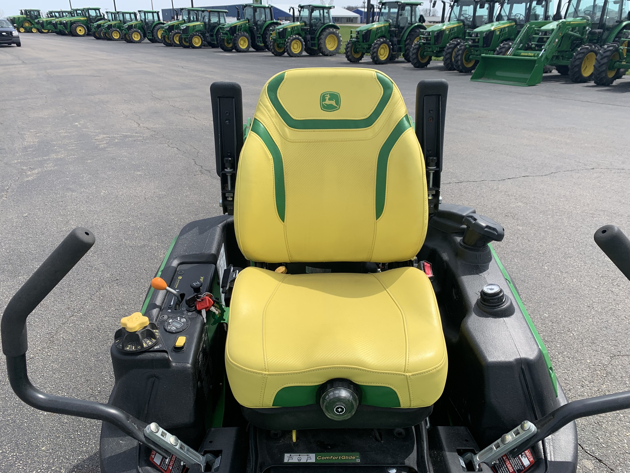 2023 John Deere Z950M Image 8