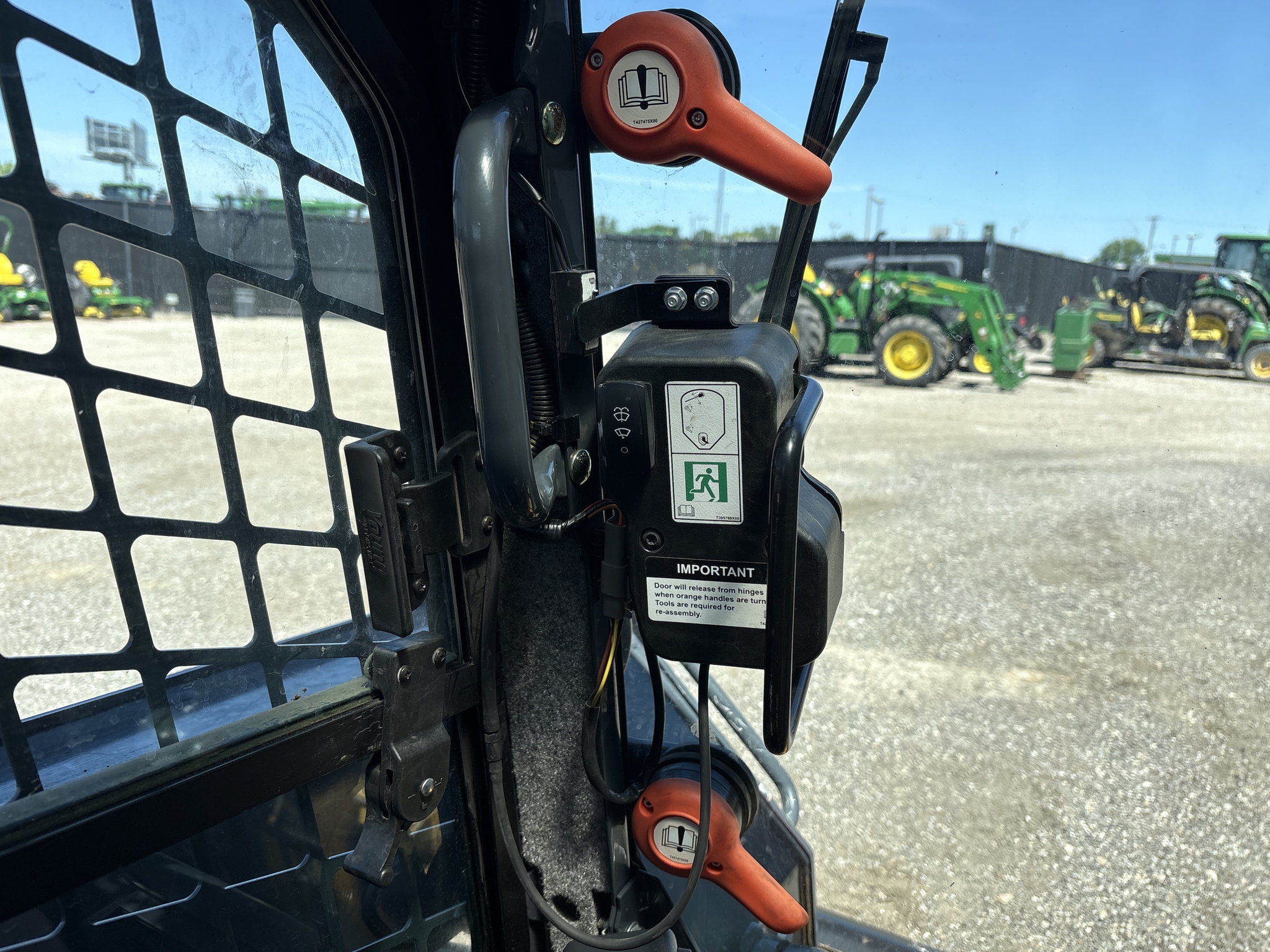2021 John Deere 320G Image 32