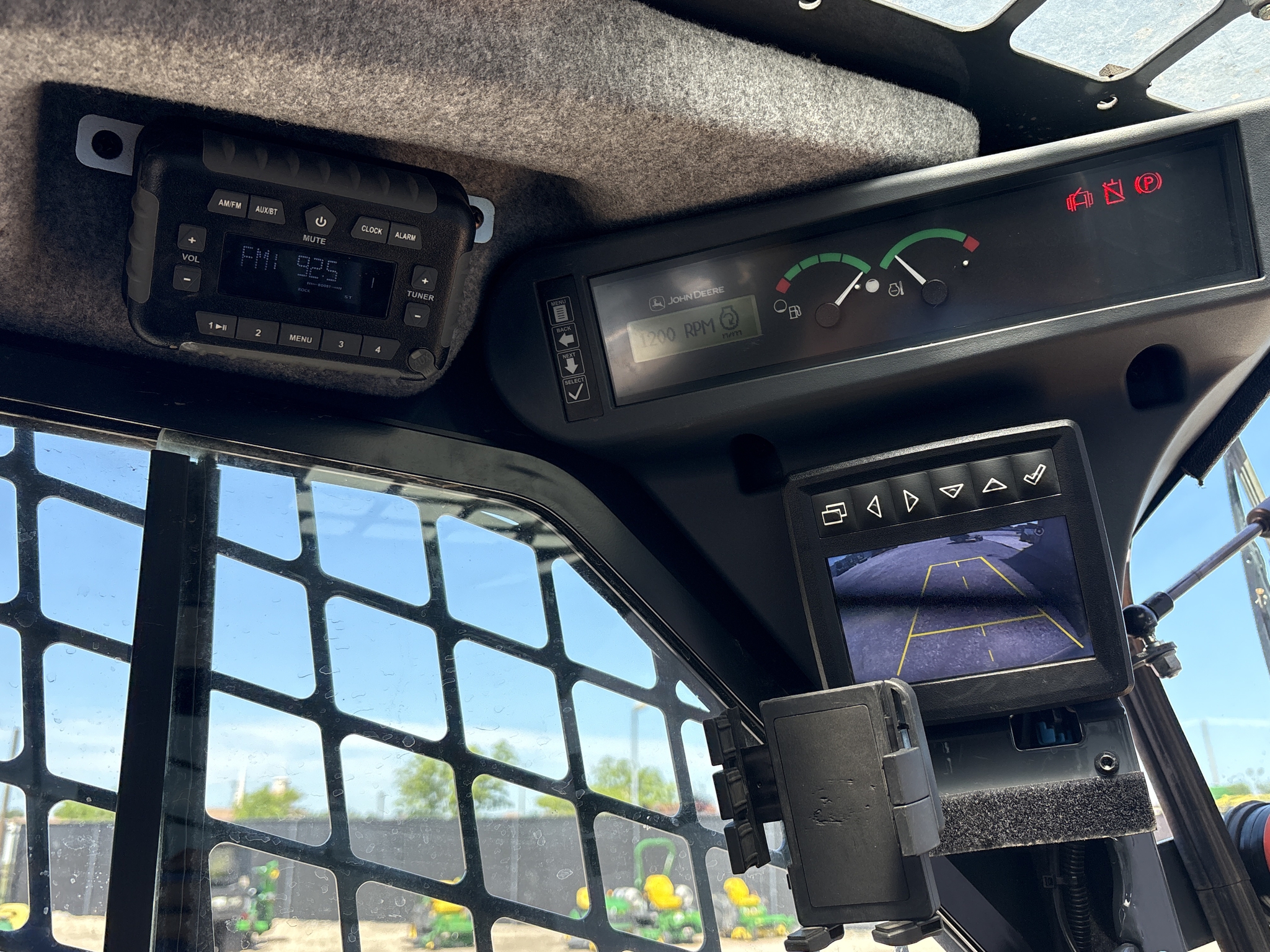 2021 John Deere 320G Image 25