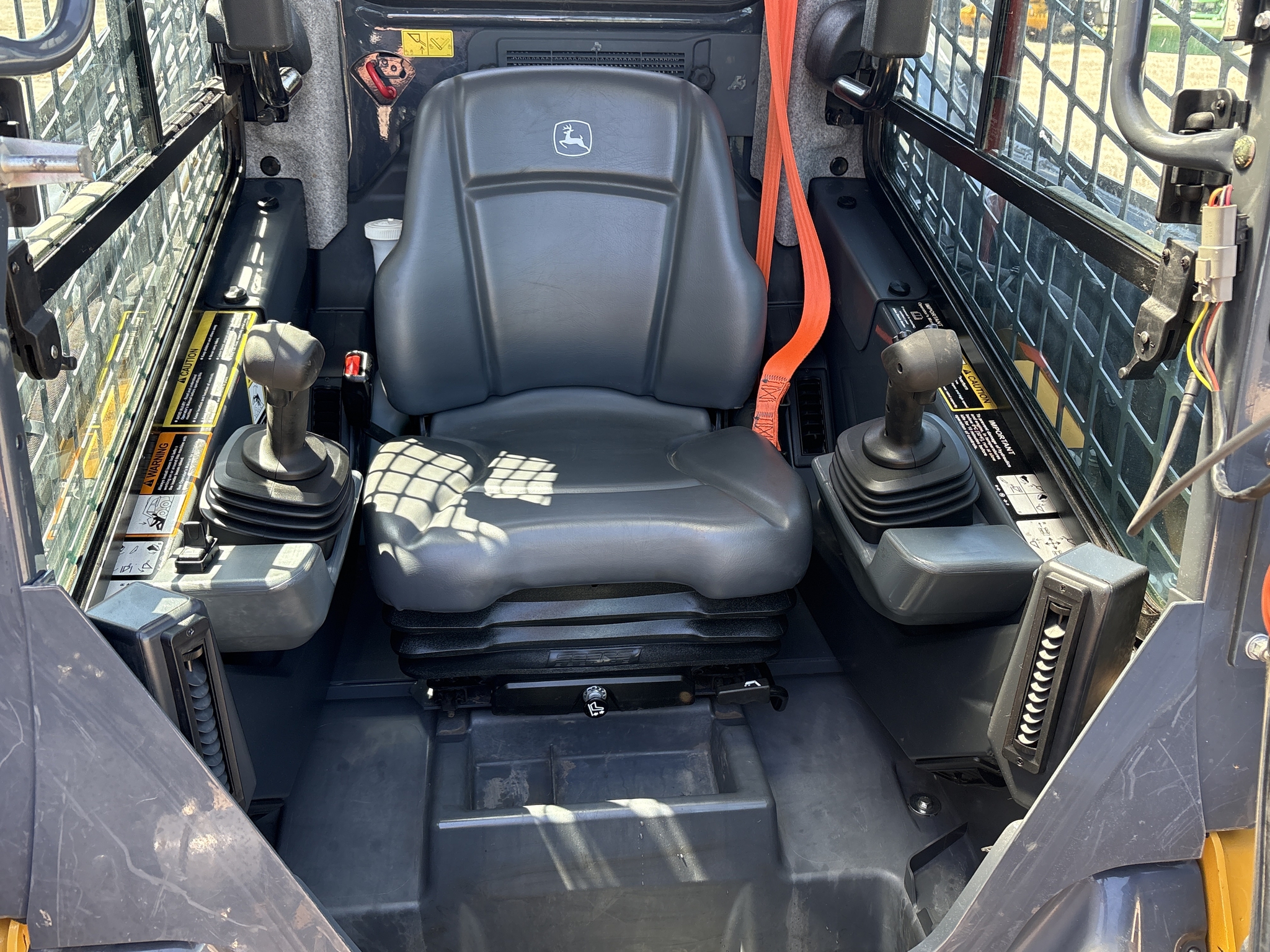 2021 John Deere 320G Image 23