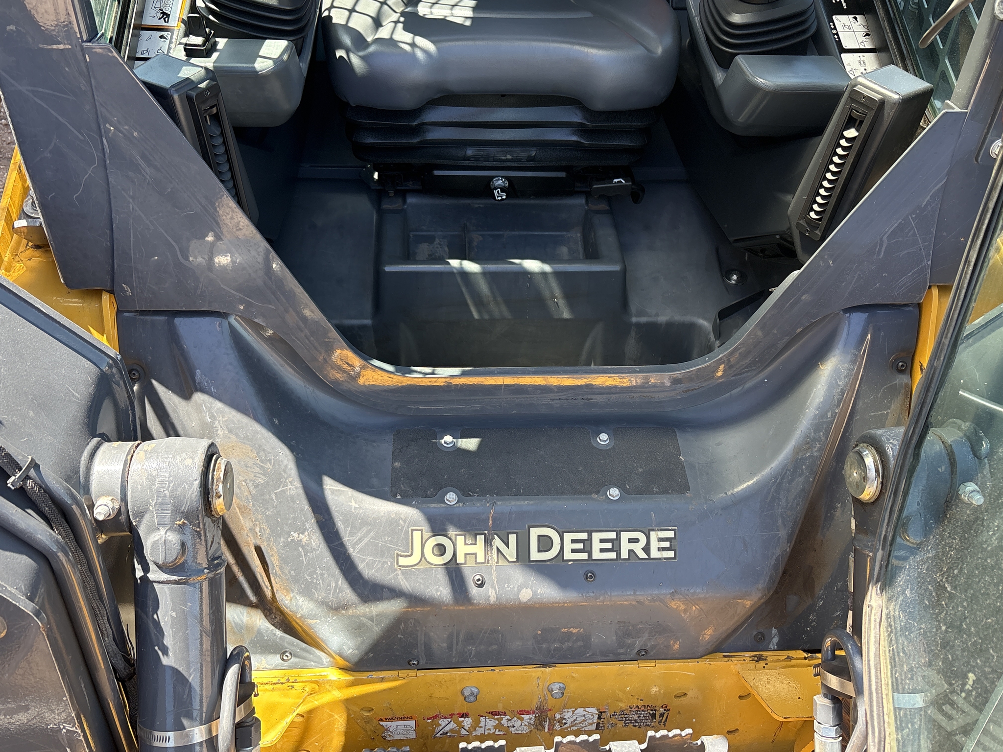 2021 John Deere 320G Image 22