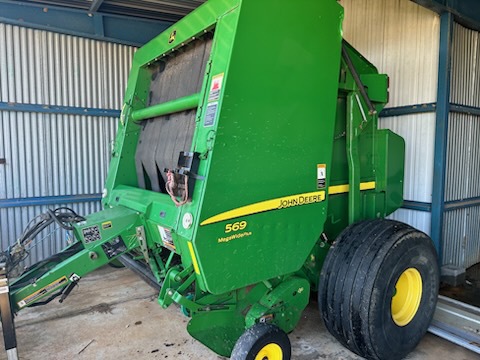 2014 John Deere 569 Photo 2