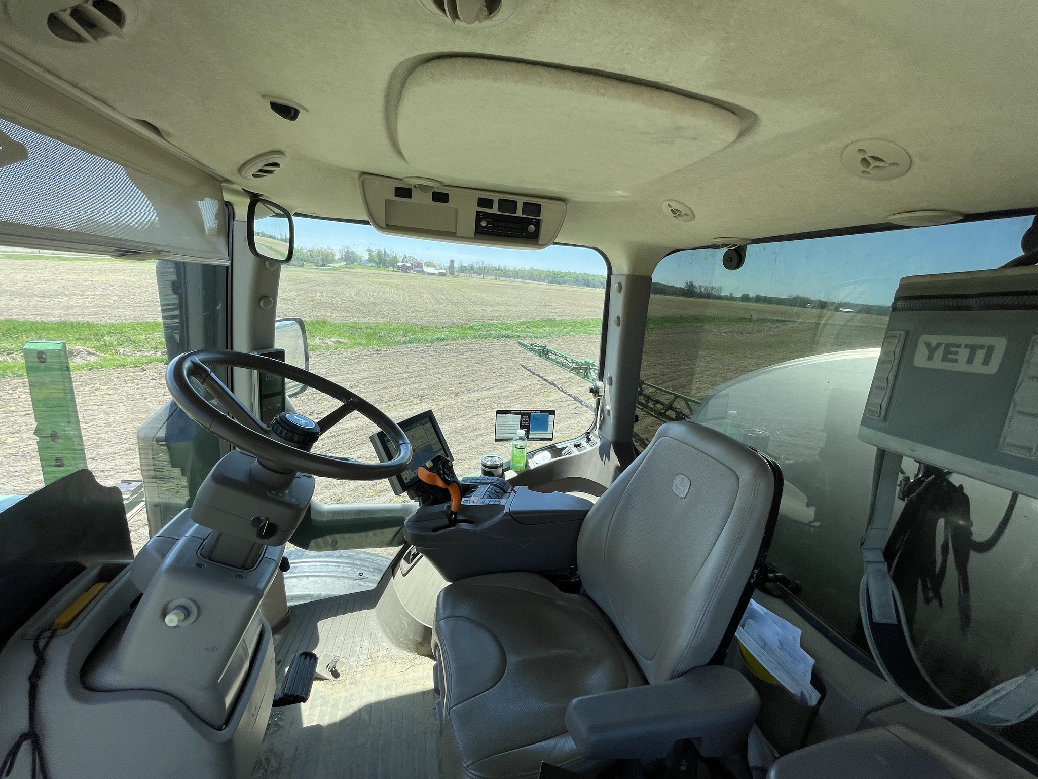 2019 John Deere R4038 Image 9