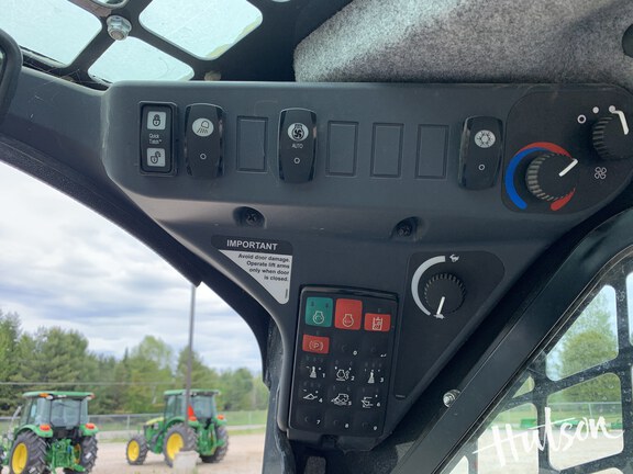 Photo of 2019 John Deere 320G