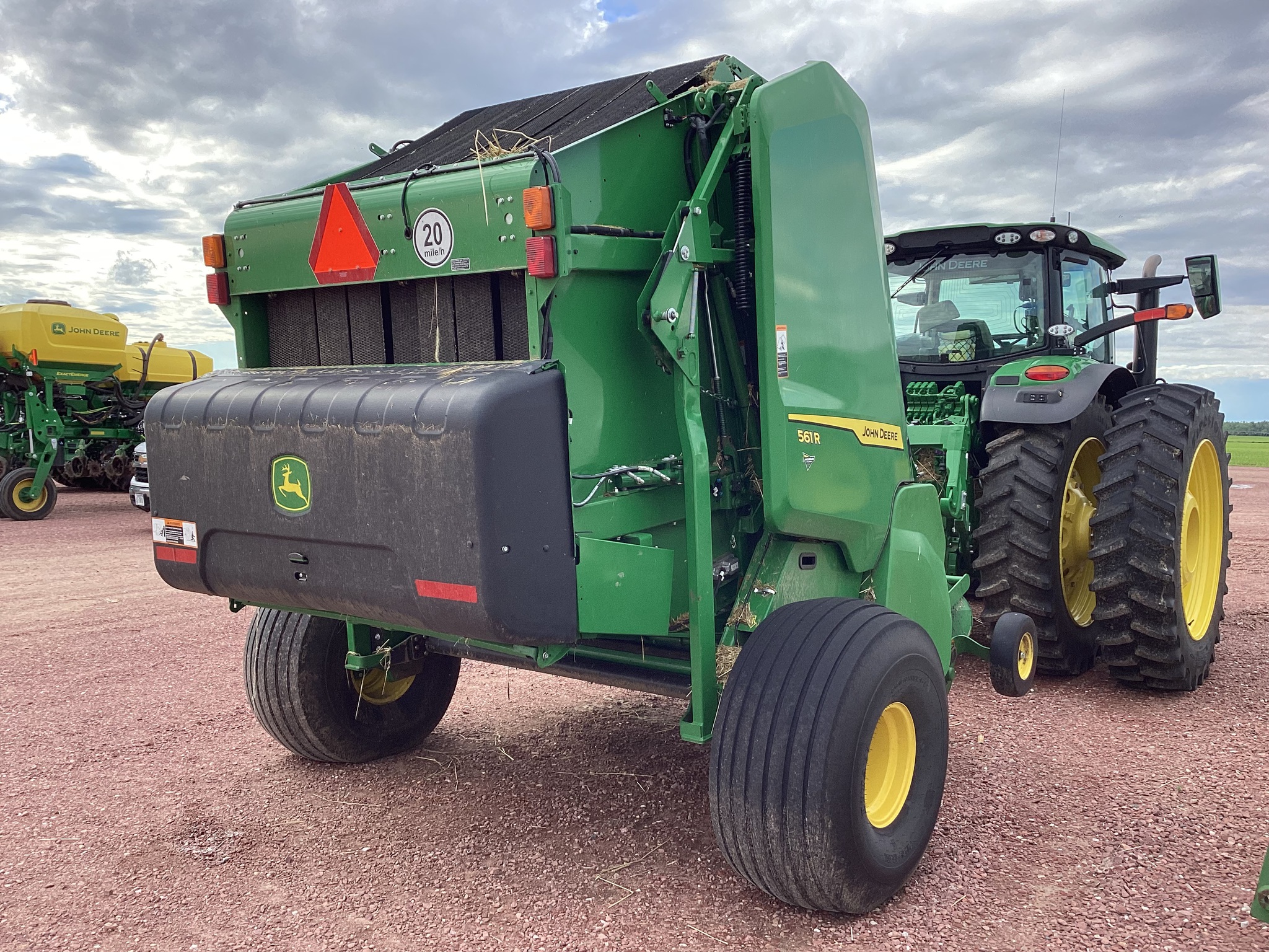 2024 John Deere 561R Image 5