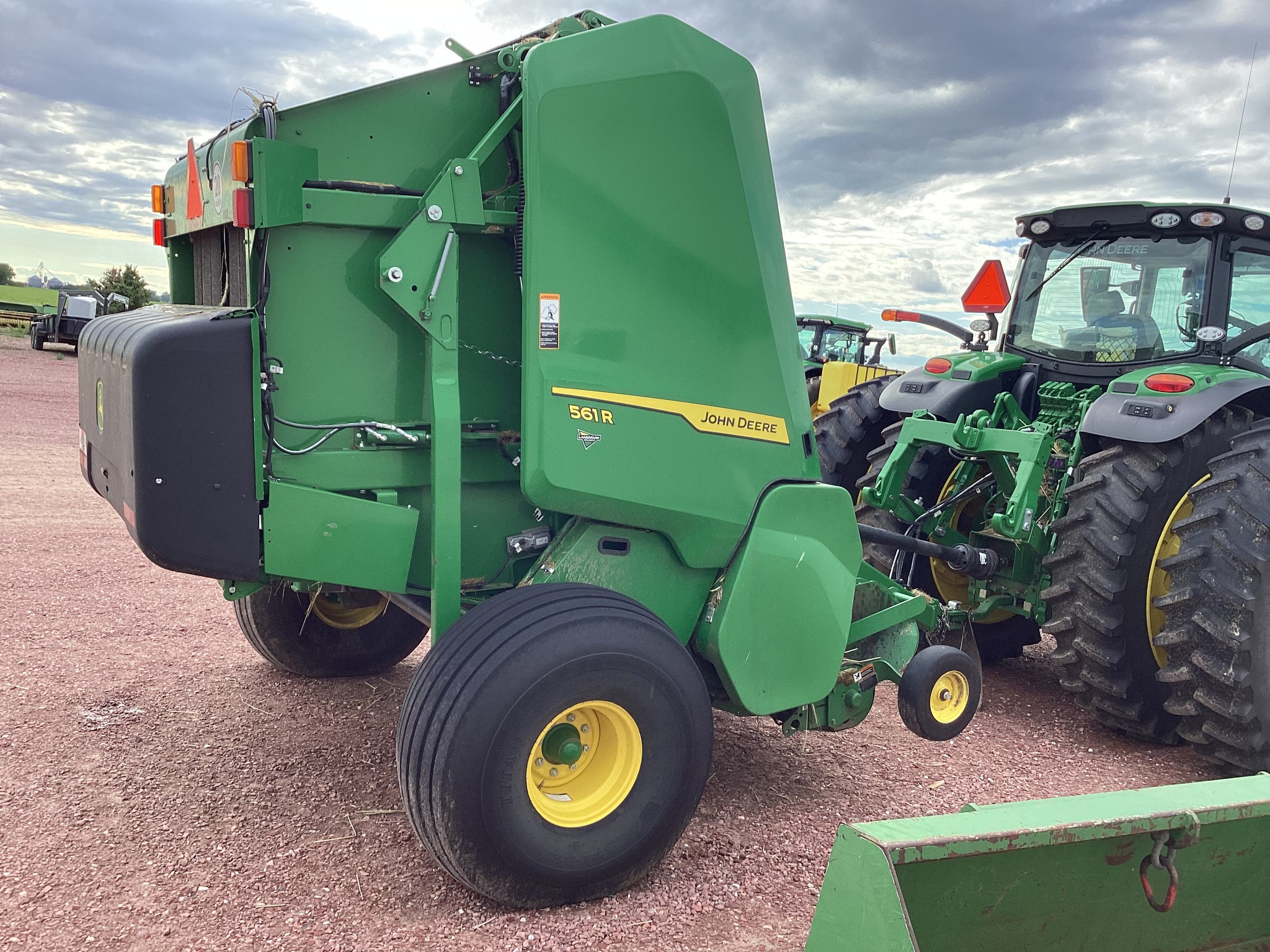 2024 John Deere 561R Image 4