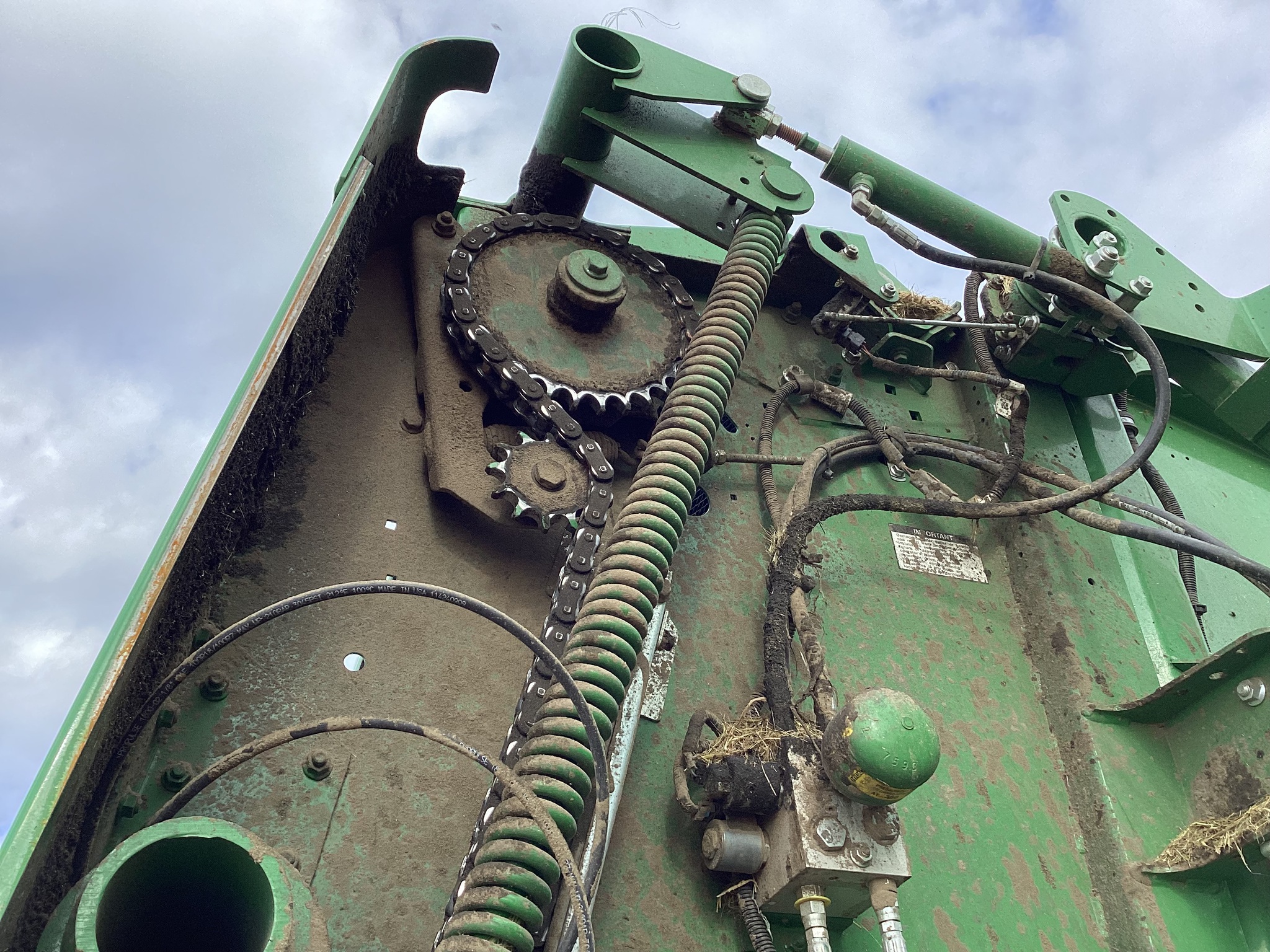 2024 John Deere 561R Image 24