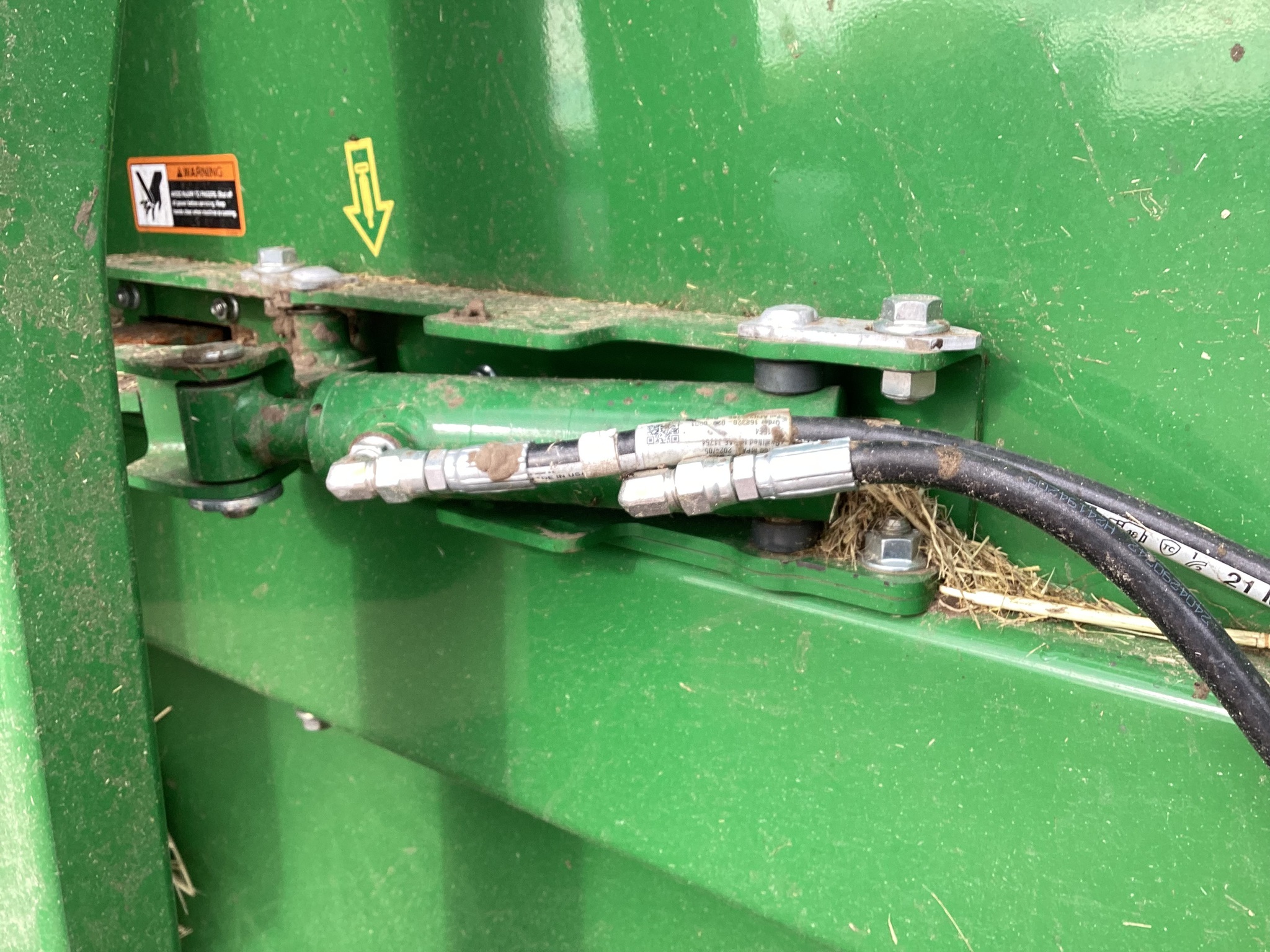 2024 John Deere 561R Image 28