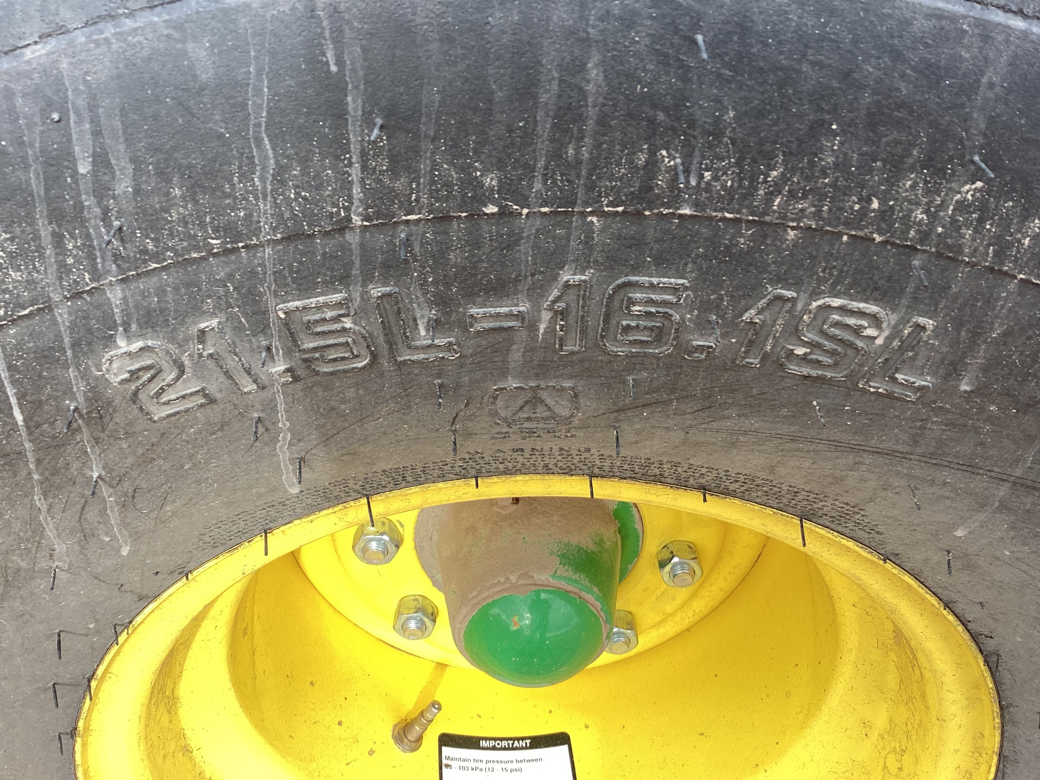 2024 John Deere 561R Image 27