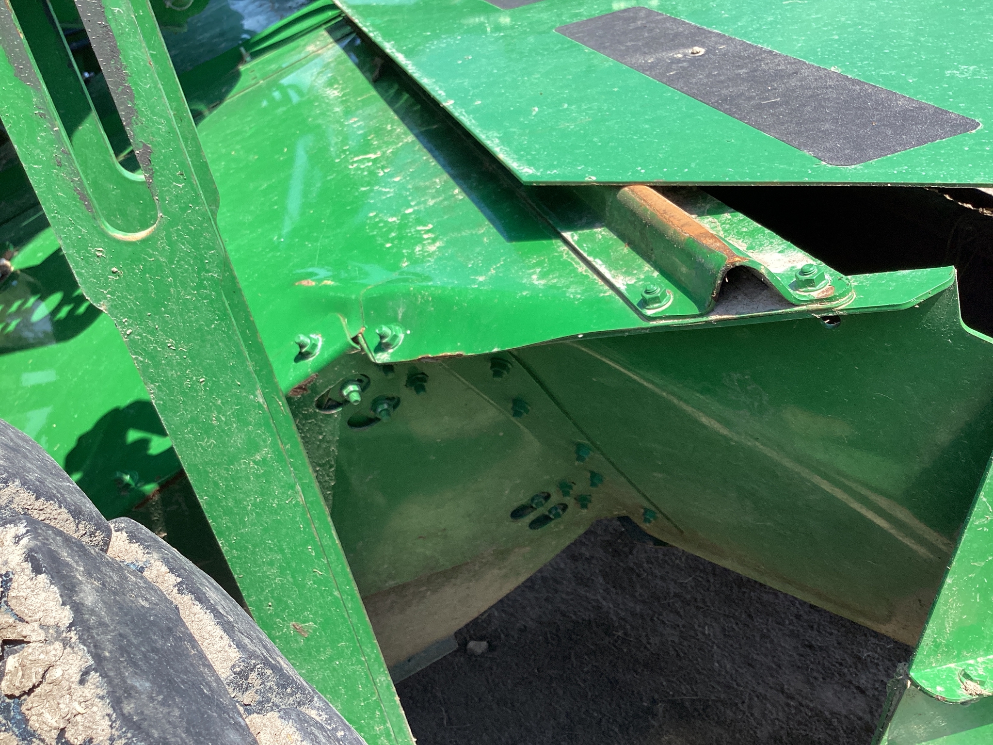 2022 John Deere W200M Image 31